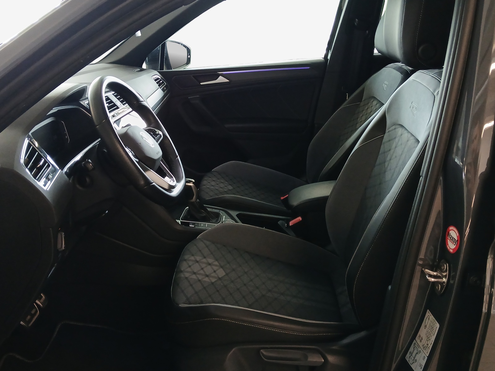 VW Tiguan 2.0 TDI SCR R-Line 4Motion DSG-image-7