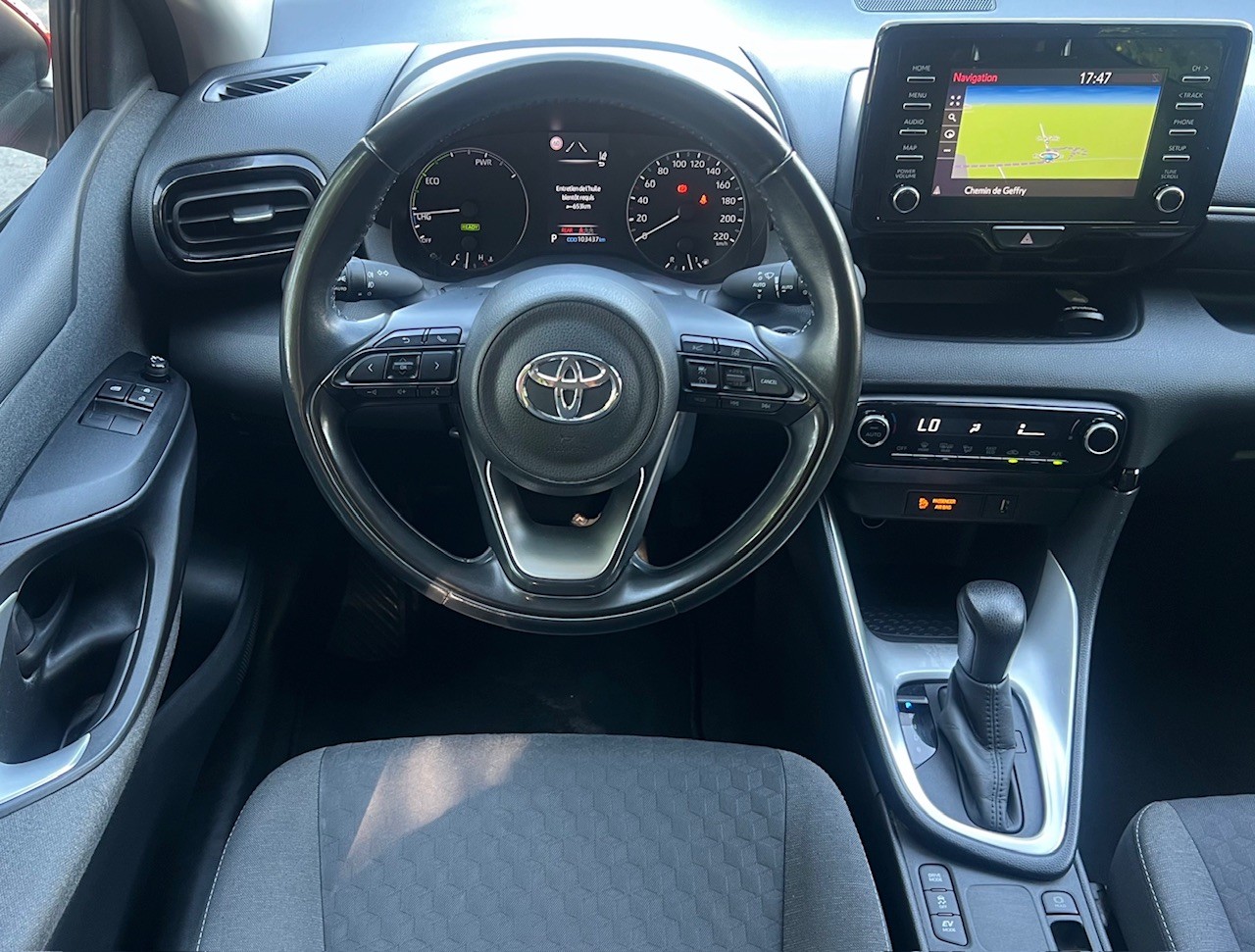 TOYOTA Yaris 1.5 Active e-CVT-image-10