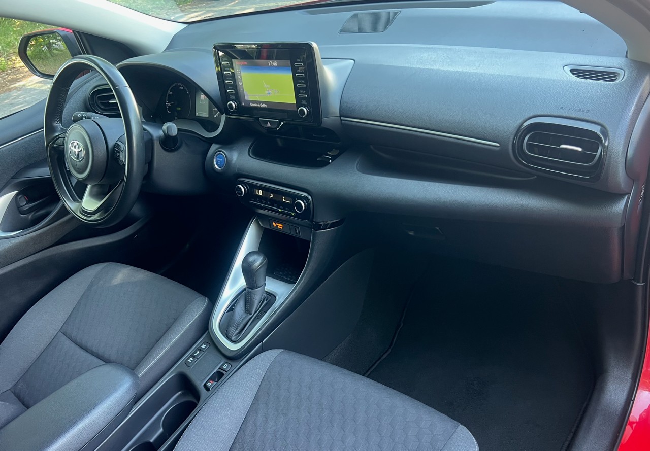 TOYOTA Yaris 1.5 Active e-CVT-image-7
