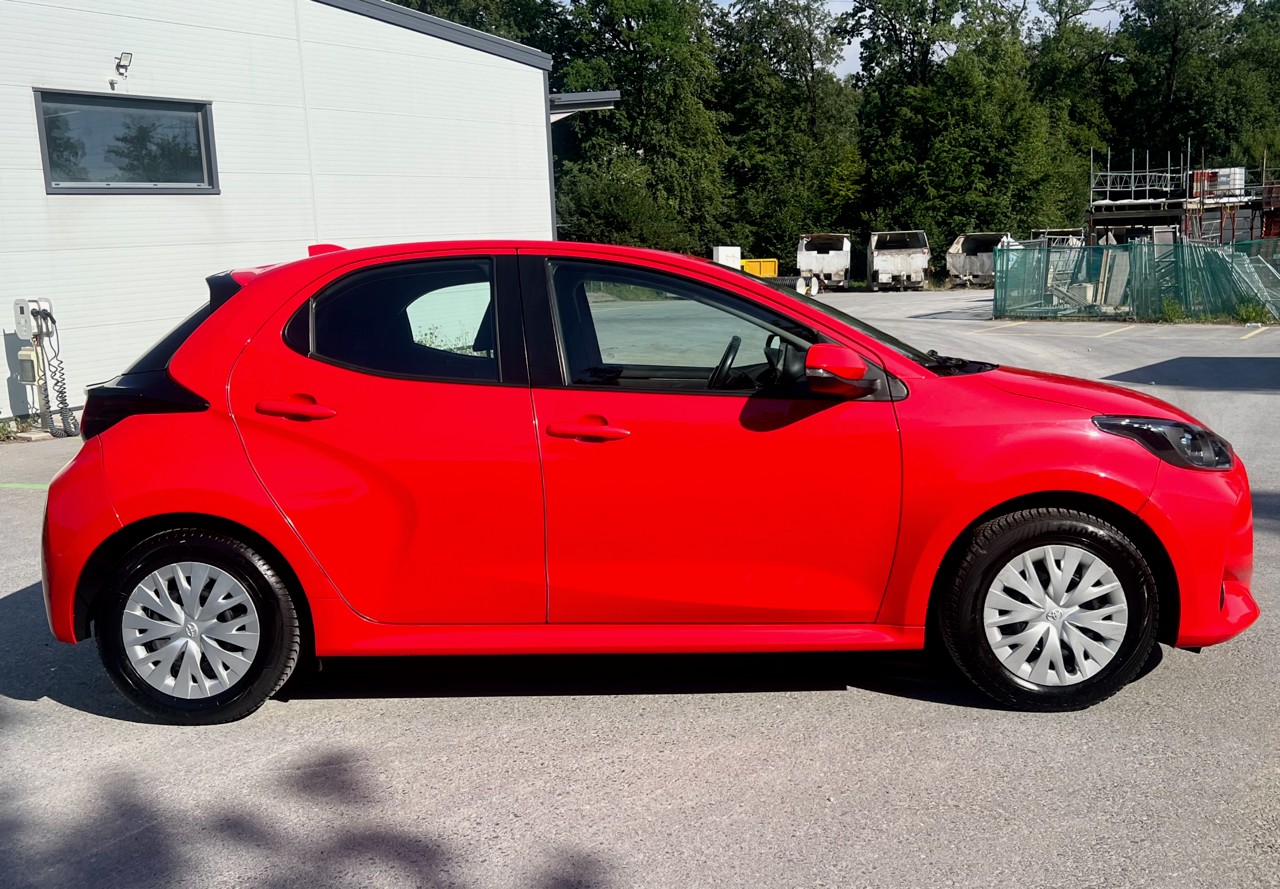 TOYOTA Yaris 1.5 Active e-CVT-image-4