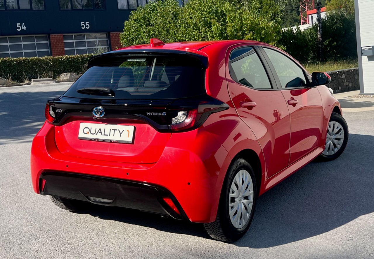 TOYOTA Yaris 1.5 Active e-CVT-image-3