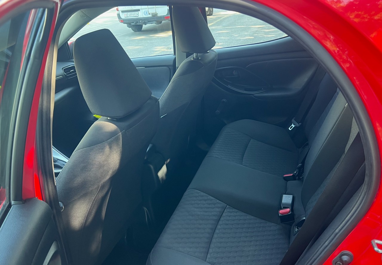 TOYOTA Yaris 1.5 Active e-CVT-image-8