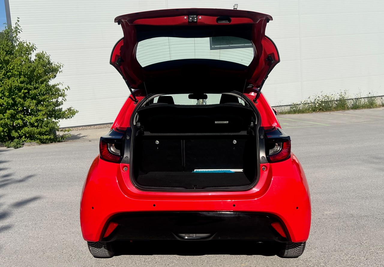 TOYOTA Yaris 1.5 Active e-CVT-image-15