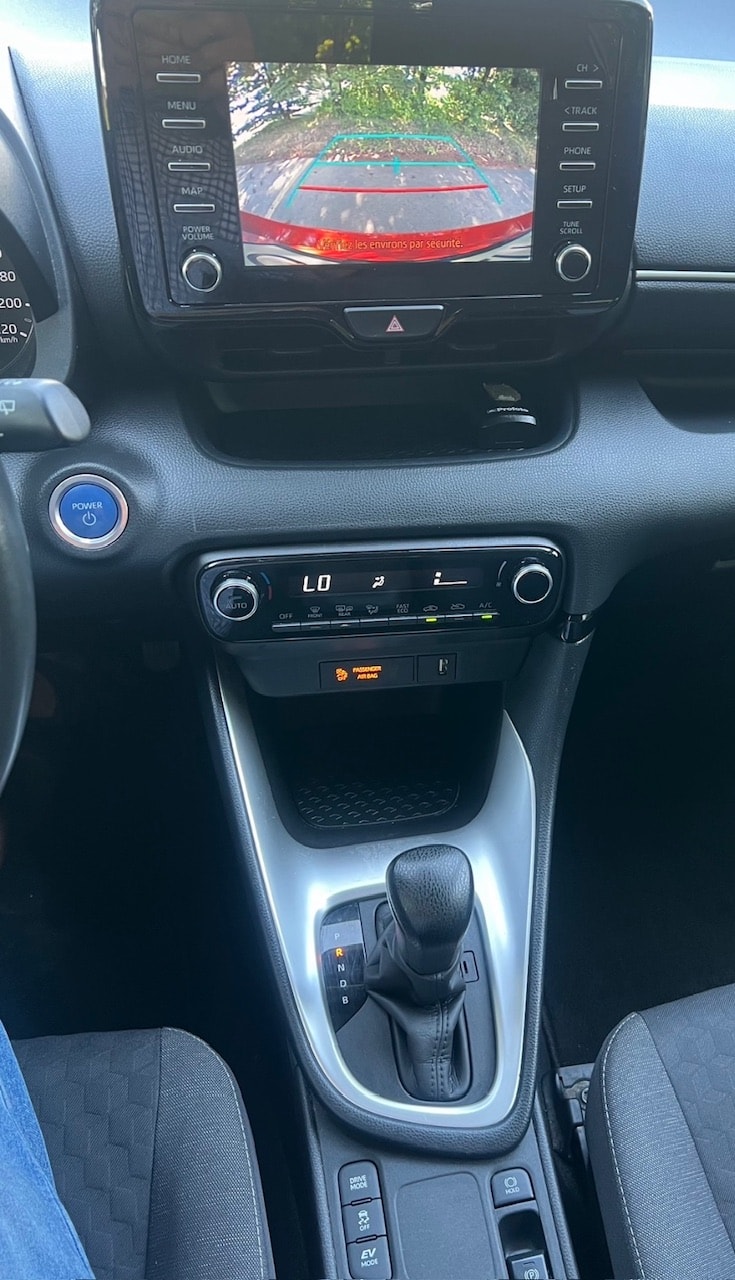 TOYOTA Yaris 1.5 Active e-CVT-image-13