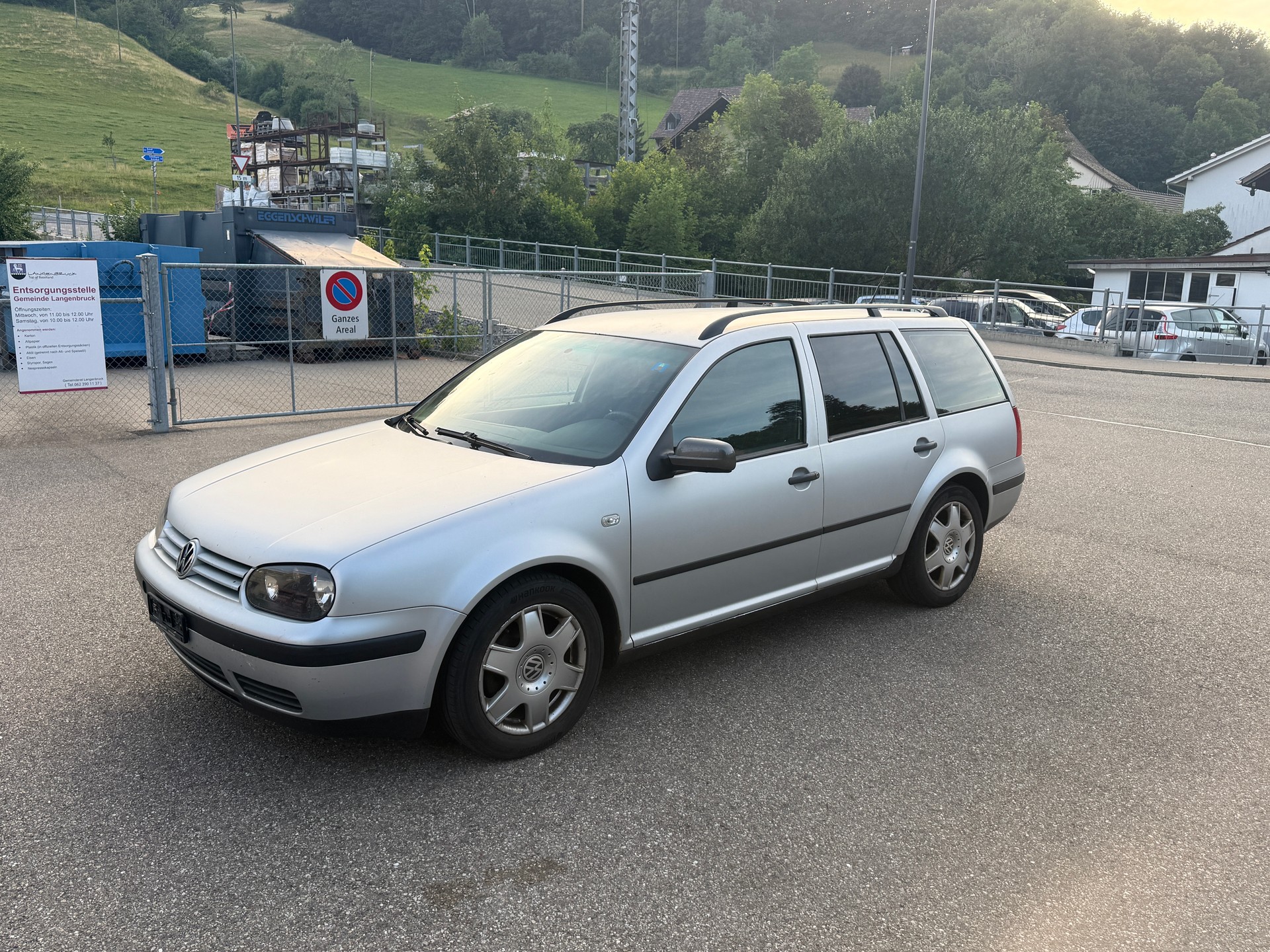 VW Golf Variant 1.9 TDI PD Ocean 4Motion-image-1