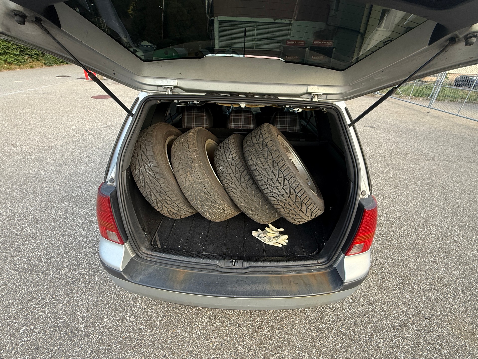VW Golf Variant 1.9 TDI PD Ocean 4Motion-image-9