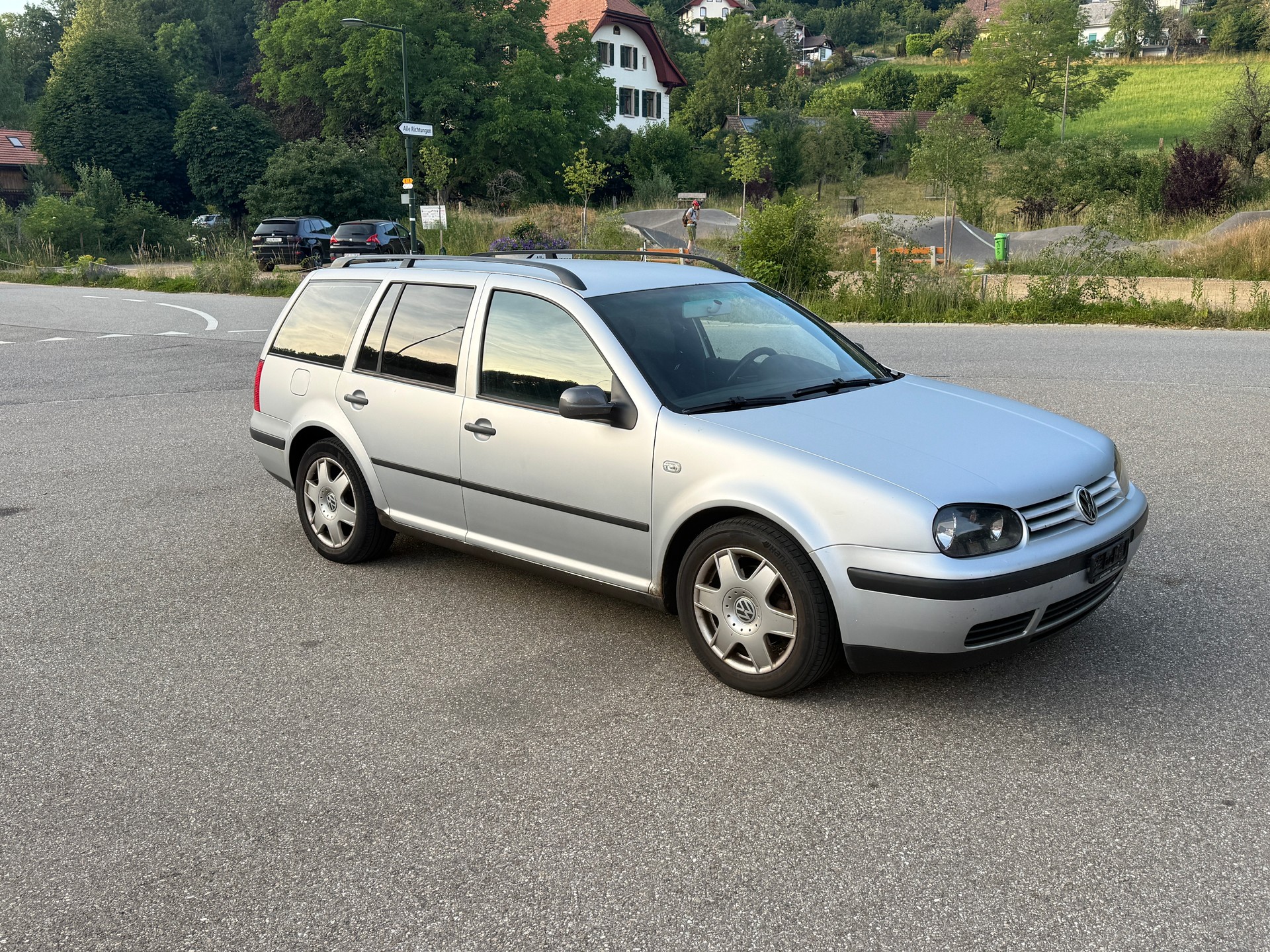 VW Golf Variant 1.9 TDI PD Ocean 4Motion-image-6