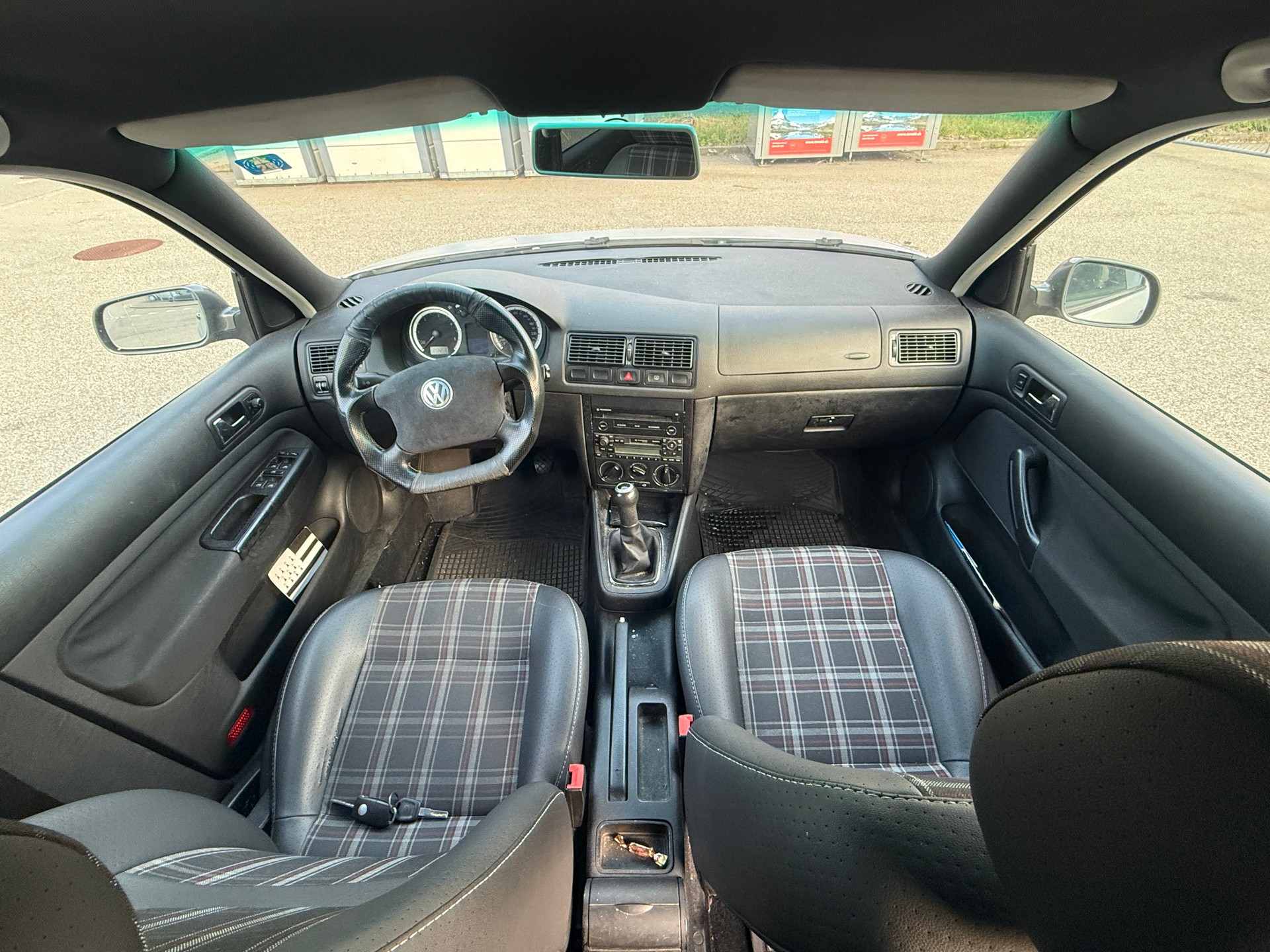 VW Golf Variant 1.9 TDI PD Ocean 4Motion-image-8
