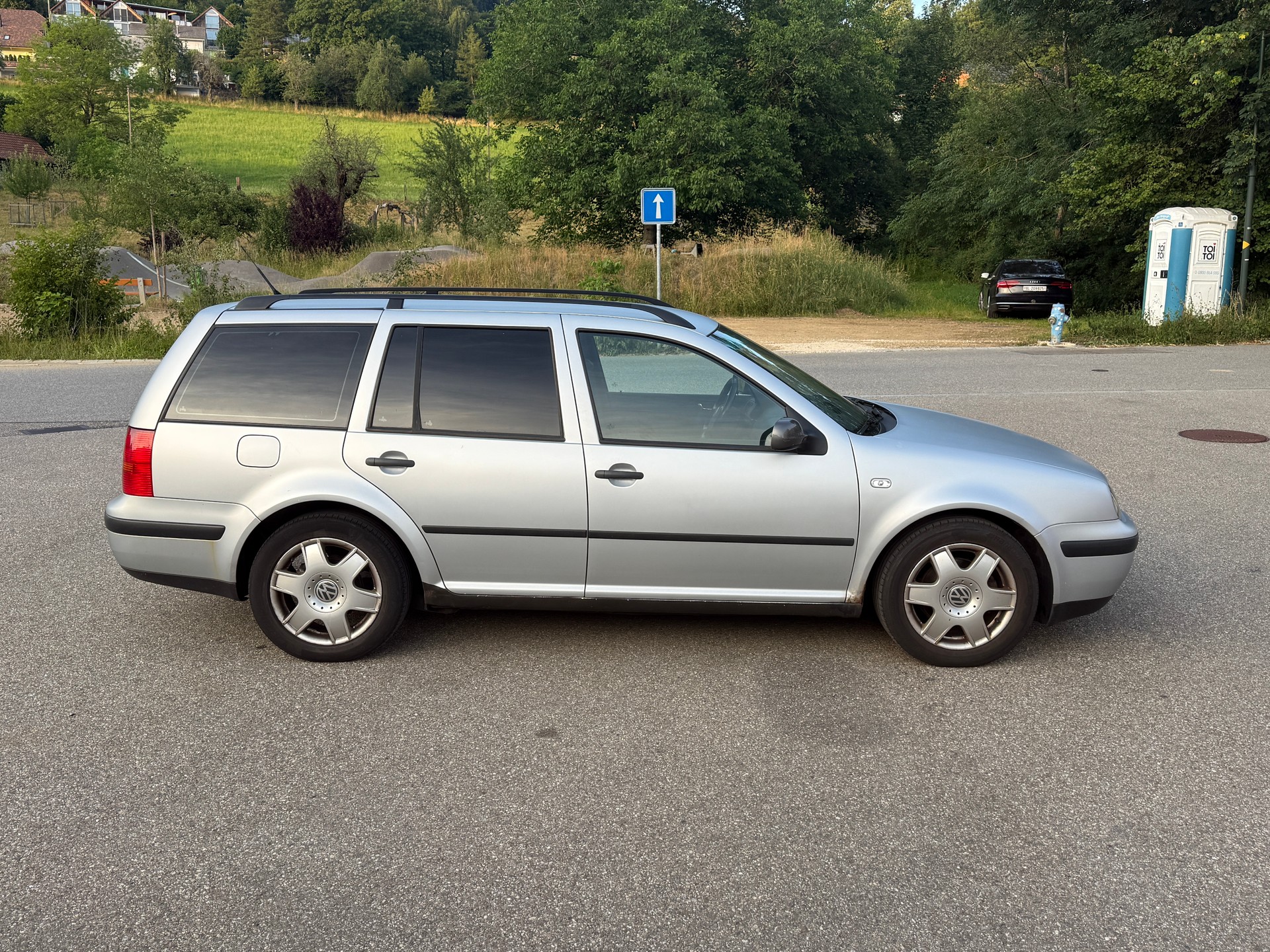 VW Golf Variant 1.9 TDI PD Ocean 4Motion-image-5