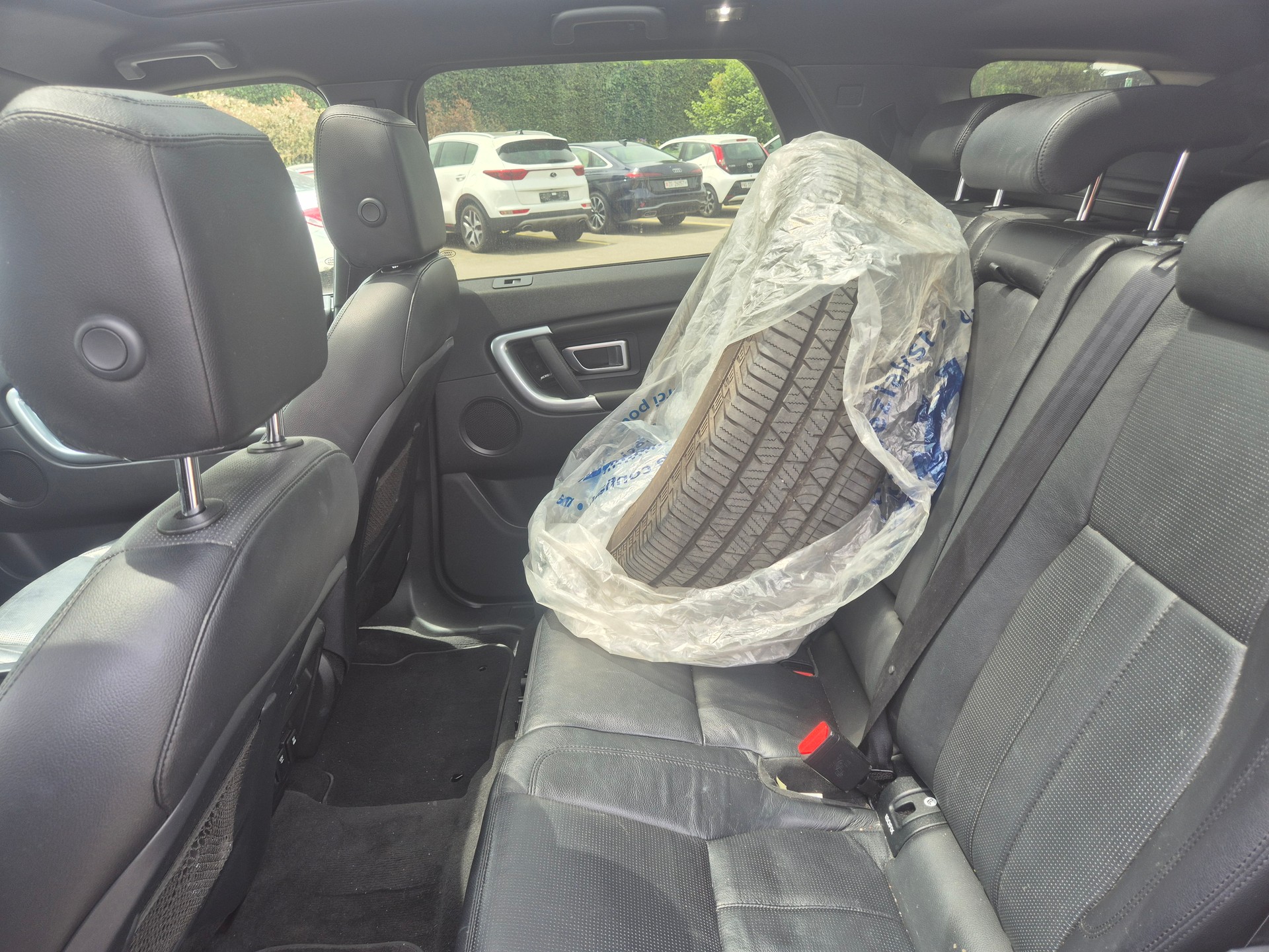 LAND ROVER Discovery Sport 2.0 TD4 HSE Luxury AT9-image-11