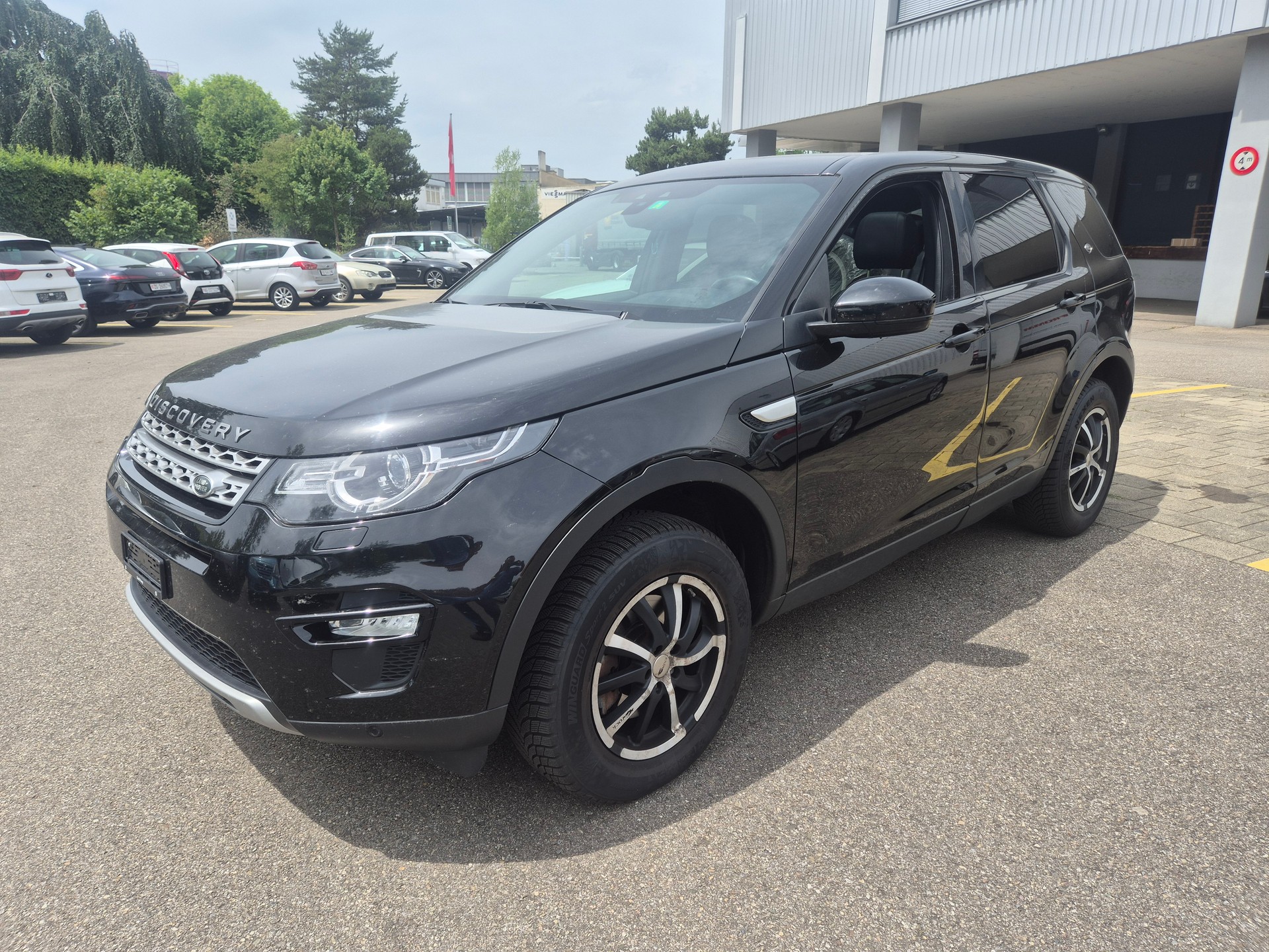 LAND ROVER Discovery Sport 2.0 TD4 HSE Luxury AT9-image-2