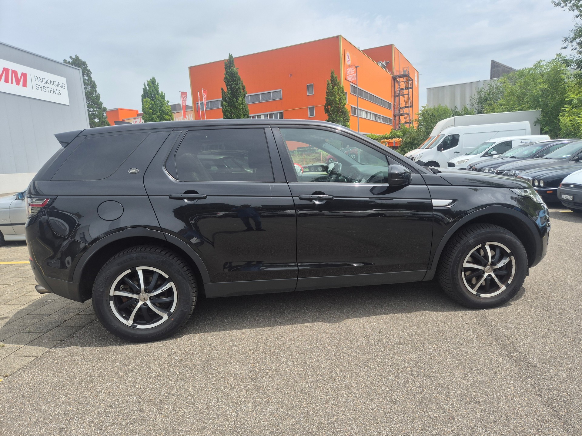 LAND ROVER Discovery Sport 2.0 TD4 HSE Luxury AT9-image-4