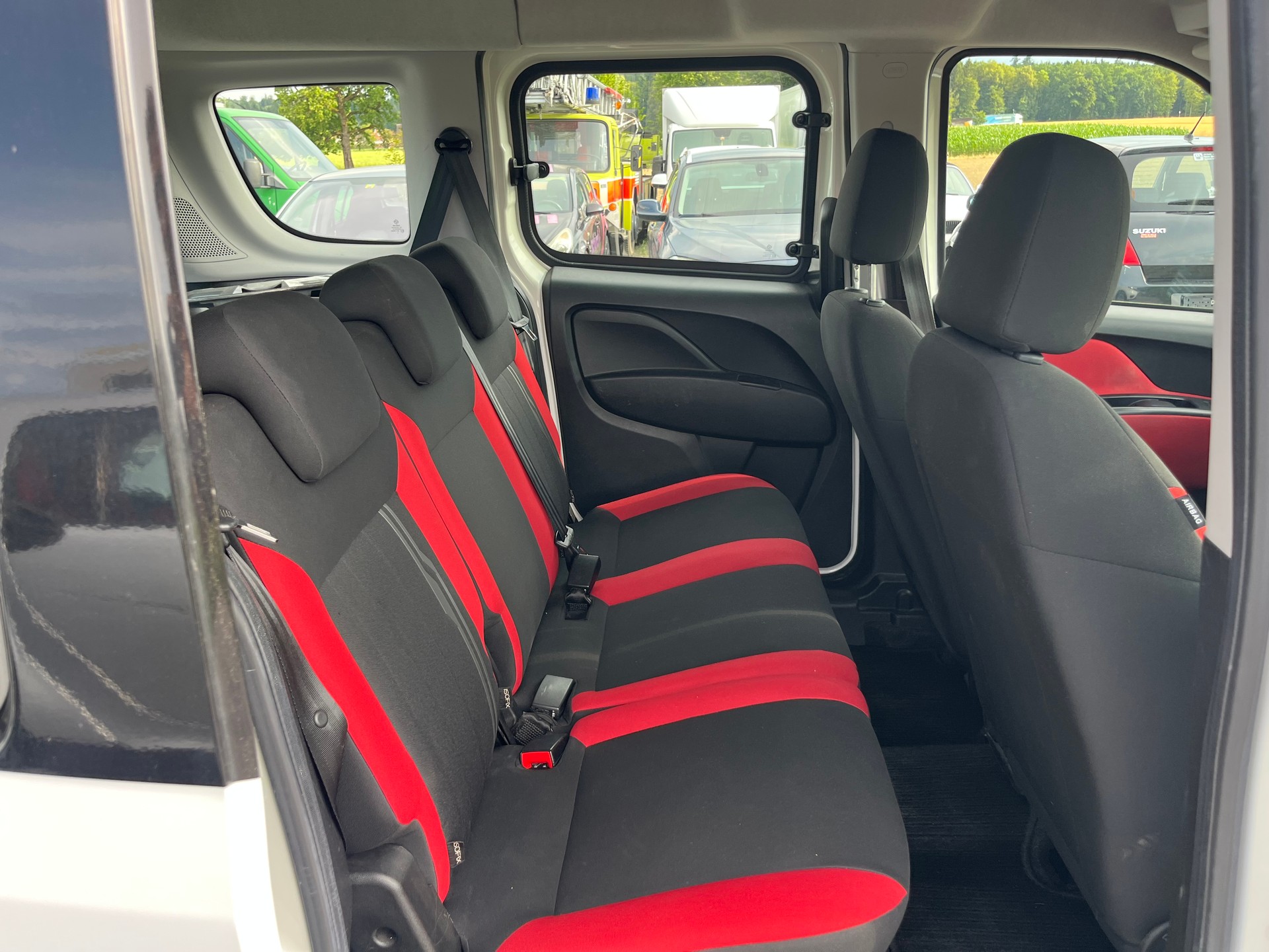 FIAT Doblò 1.6 Multi Jet Pop-image-9