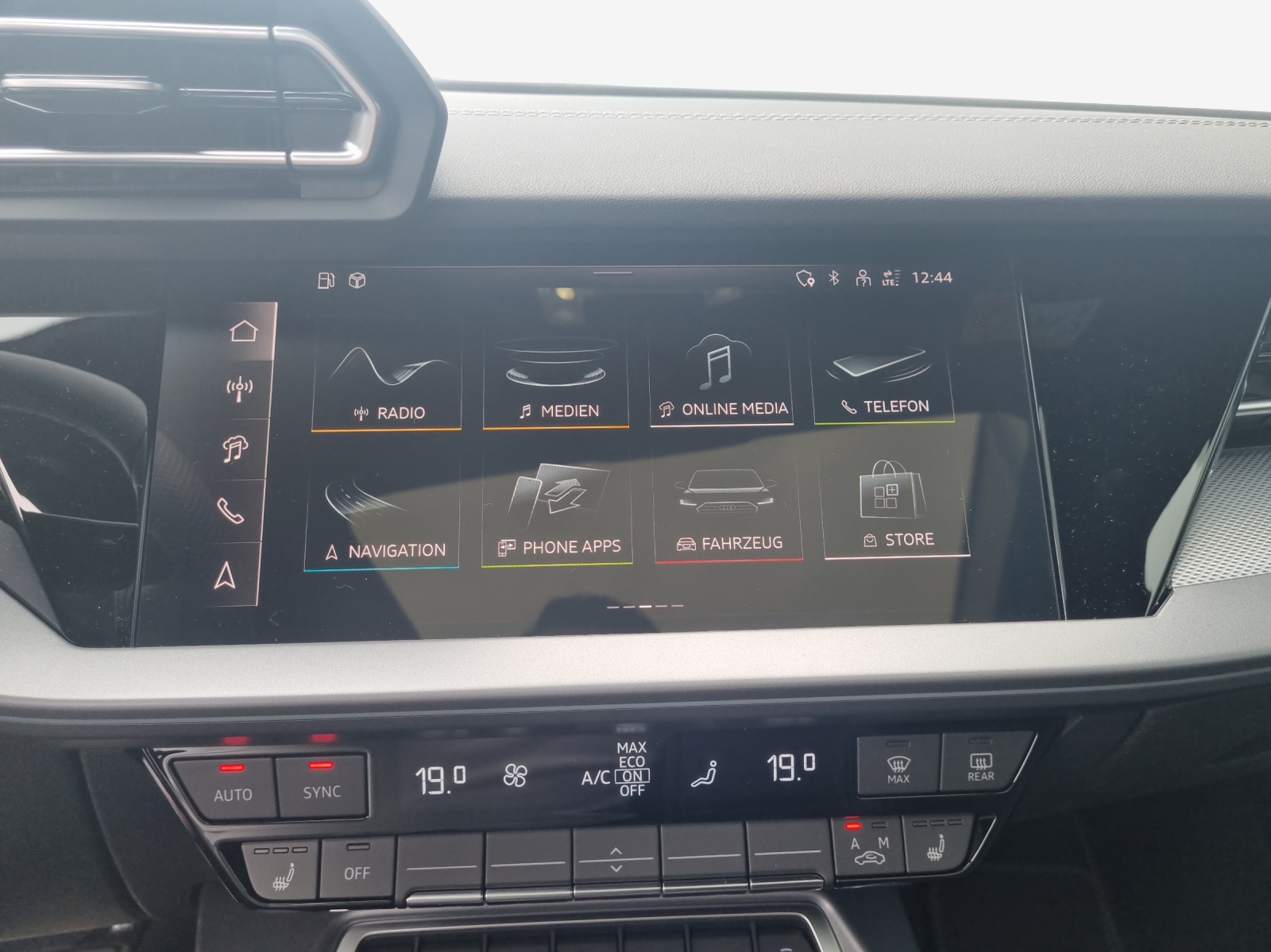 AUDI A3 Sportback TFSI e 200 kW S line S tronic-image-11