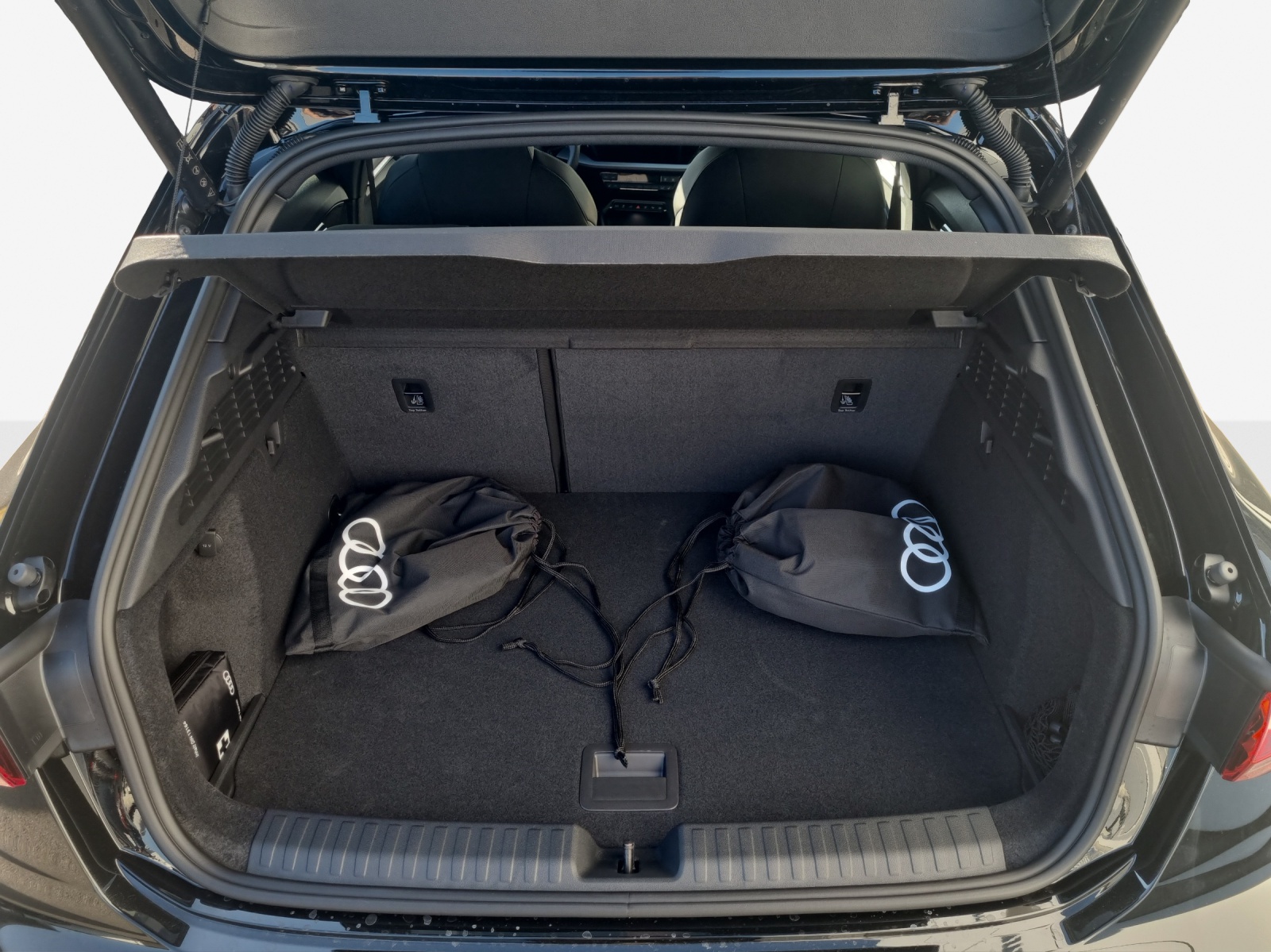 AUDI A3 Sportback TFSI e 200 kW S line S tronic-image-13