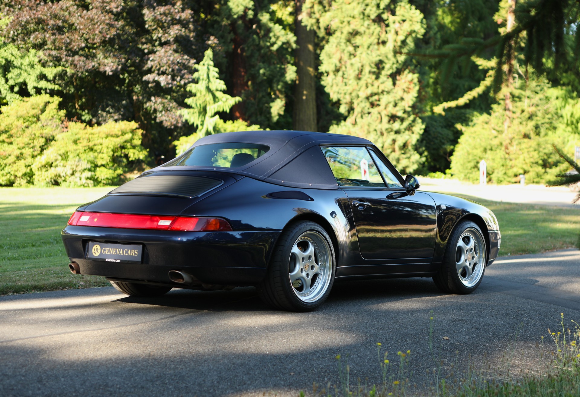 PORSCHE 911 Carrera 4 993 CabrioFifty Midnight Blue-image-2