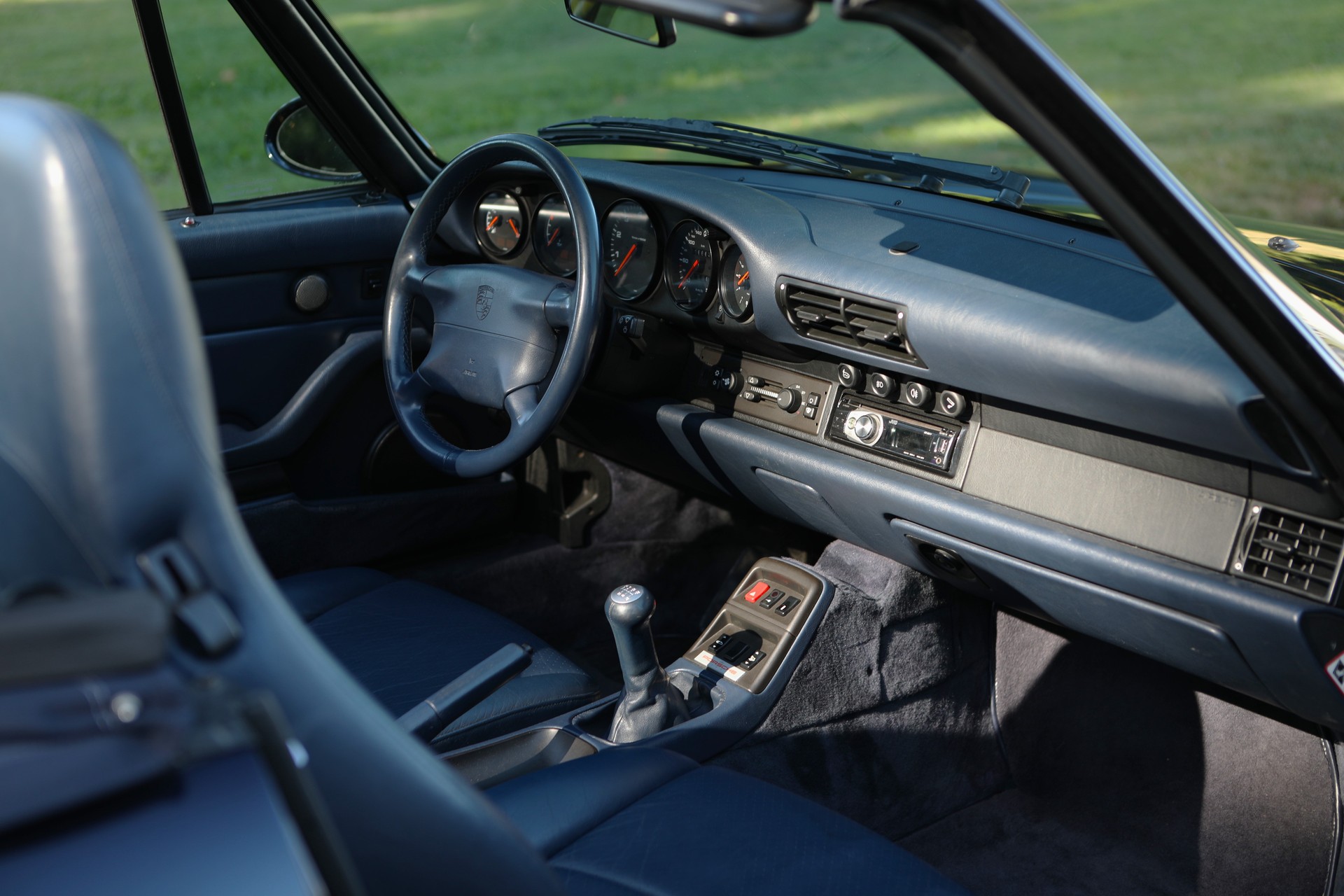 PORSCHE 911 Carrera 4 993 CabrioFifty Midnight Blue-image-8