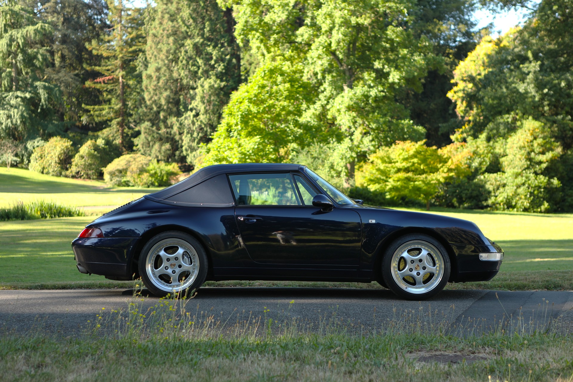 PORSCHE 911 Carrera 4 993 CabrioFifty Midnight Blue-image-1