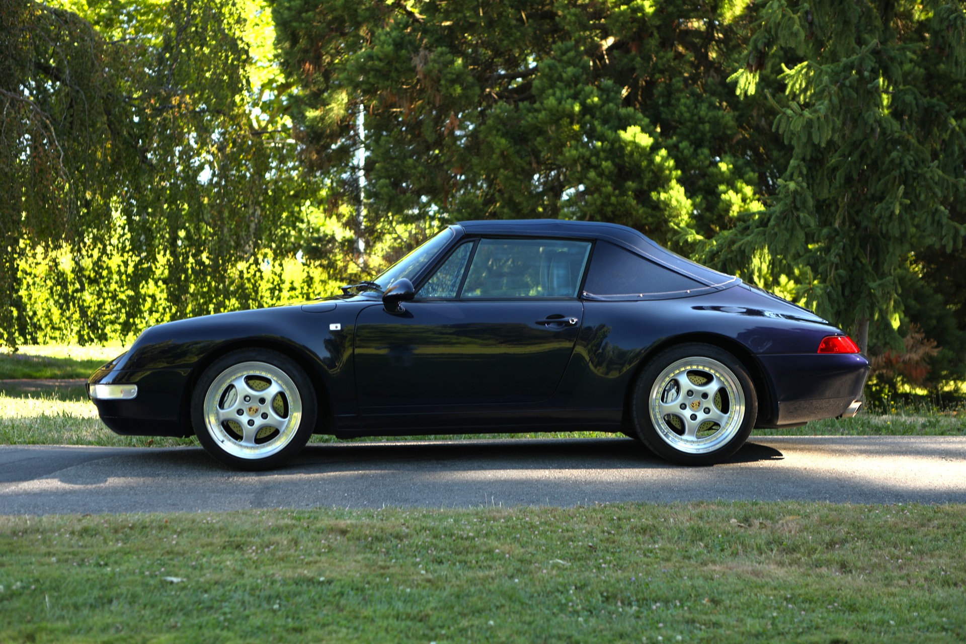 PORSCHE 911 Carrera 4 993 CabrioFifty Midnight Blue-image-3