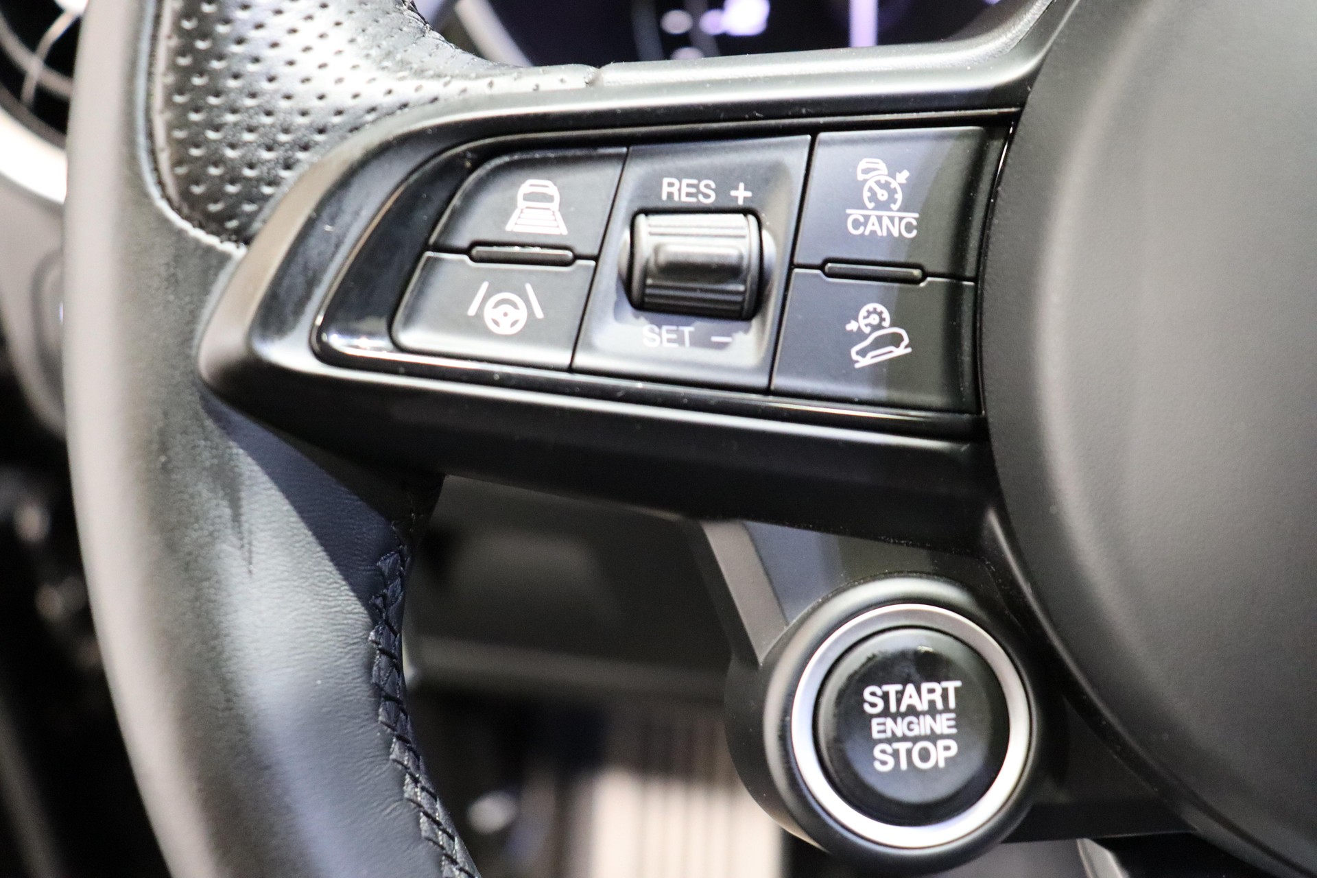ALFA ROMEO Stelvio 2.0 Q4 280 Veloce-image-16