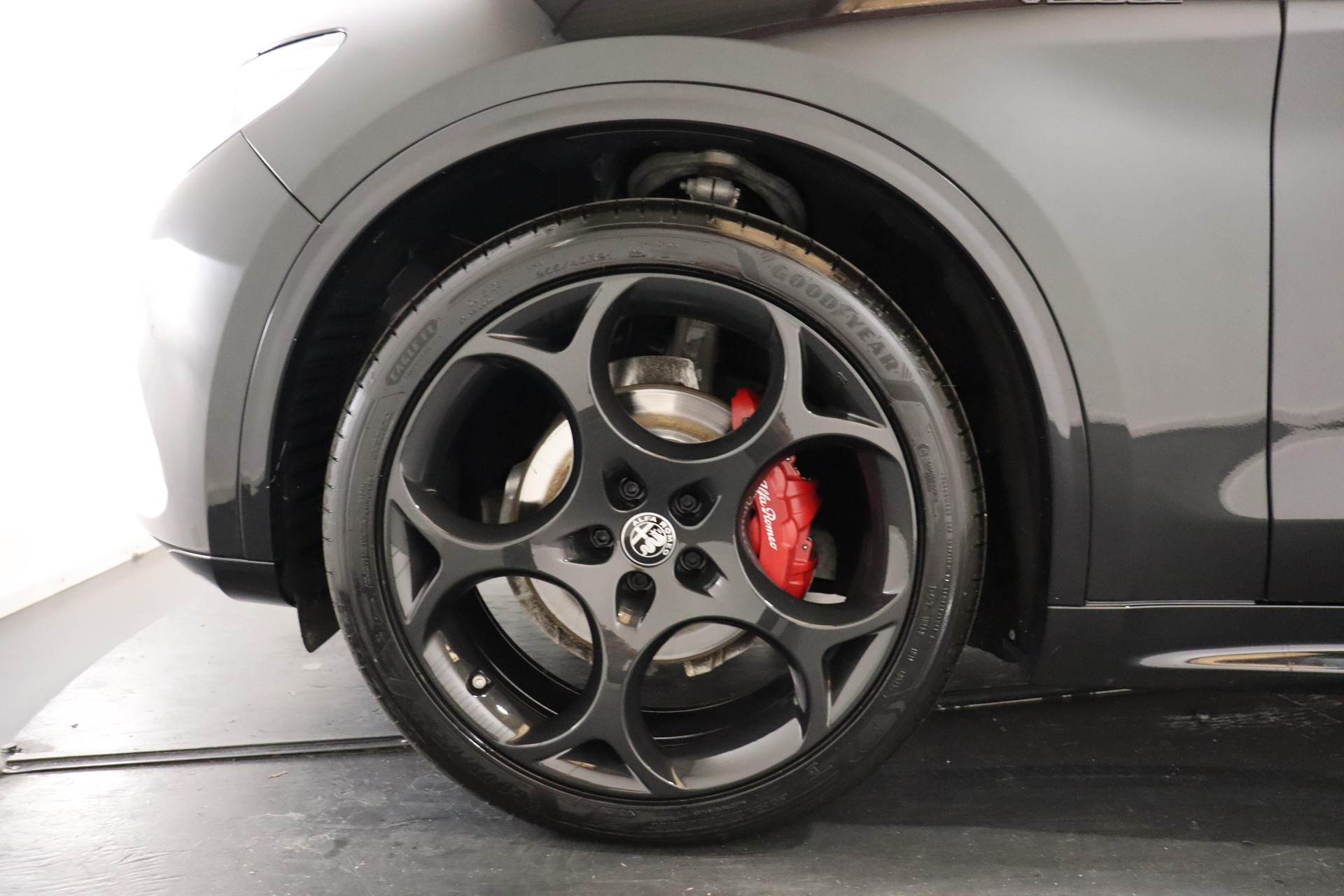 ALFA ROMEO Stelvio 2.0 Q4 280 Veloce-image-5
