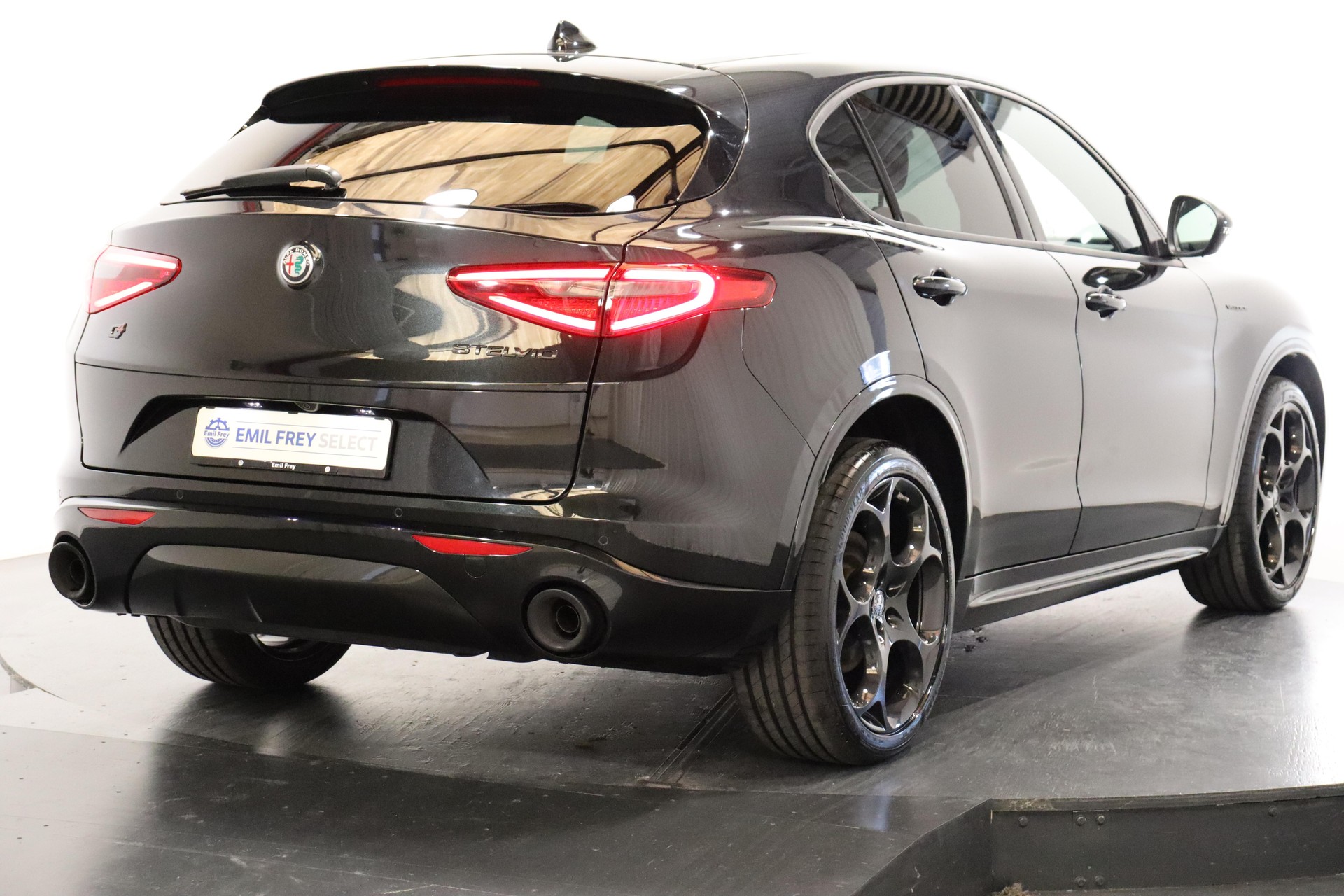 ALFA ROMEO Stelvio 2.0 Q4 280 Veloce-image-2