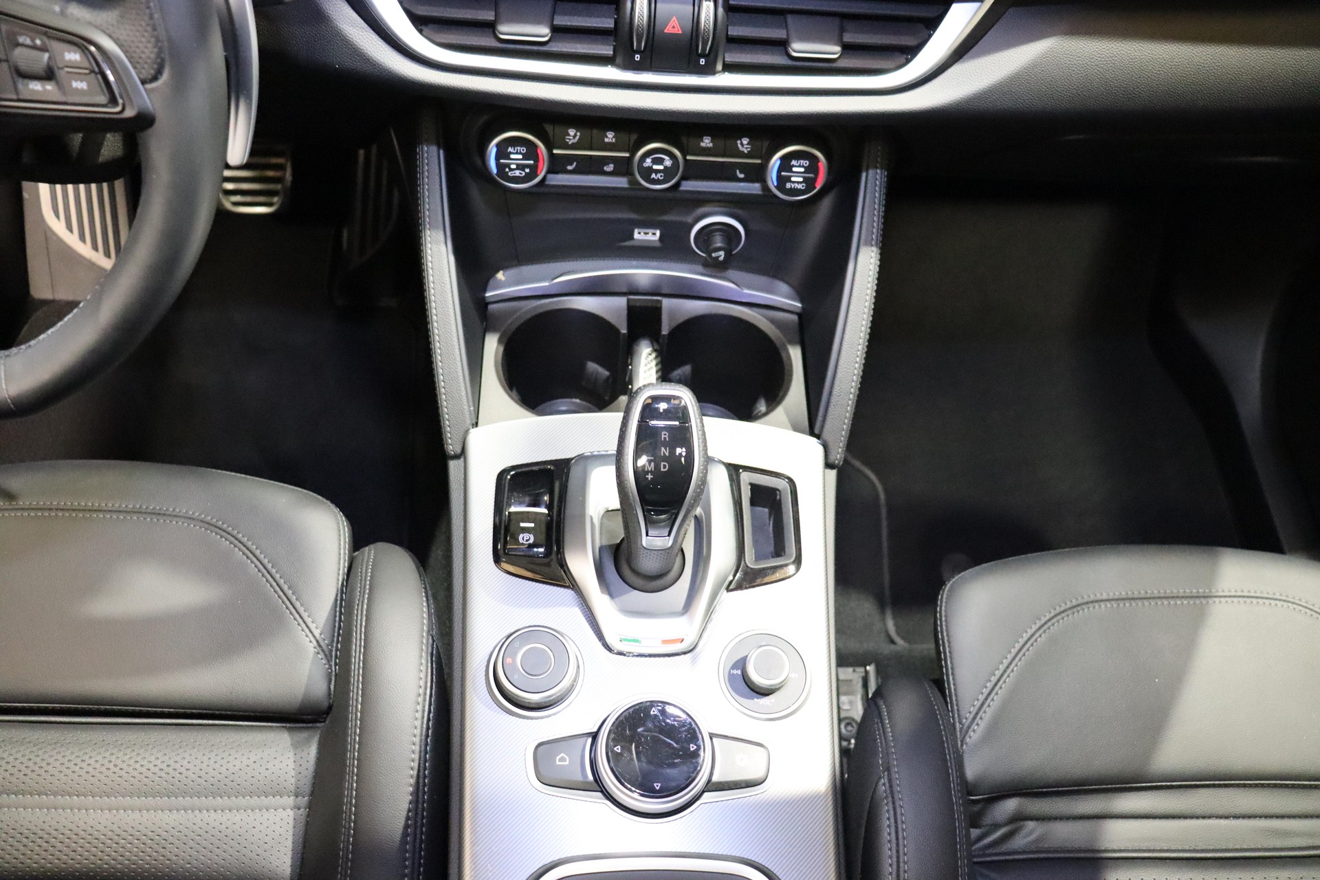 ALFA ROMEO Stelvio 2.0 Q4 280 Veloce-image-10
