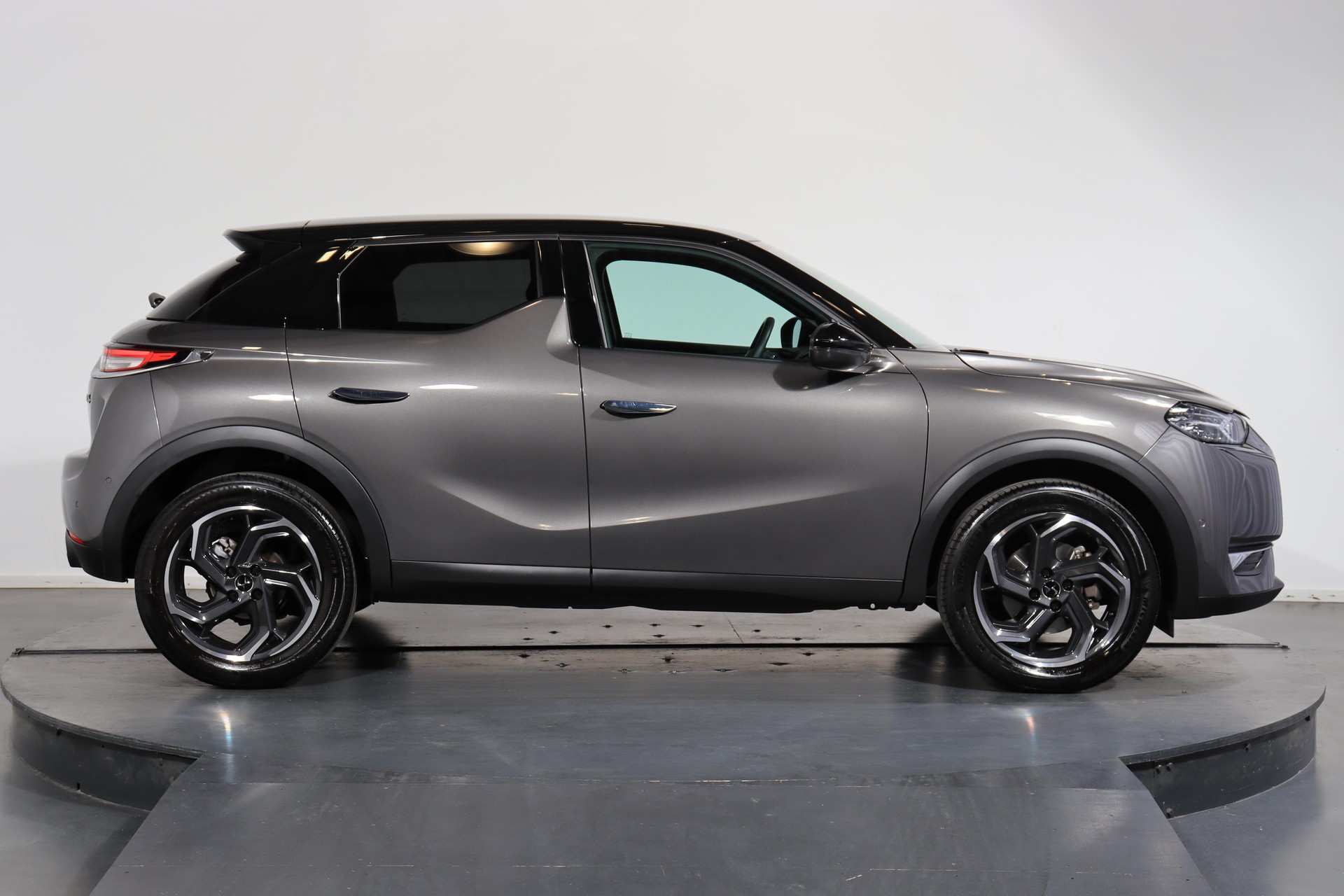 DS AUTOMOBILES 3 Crossback 1.2 PureTech 155 Bastille-image-1