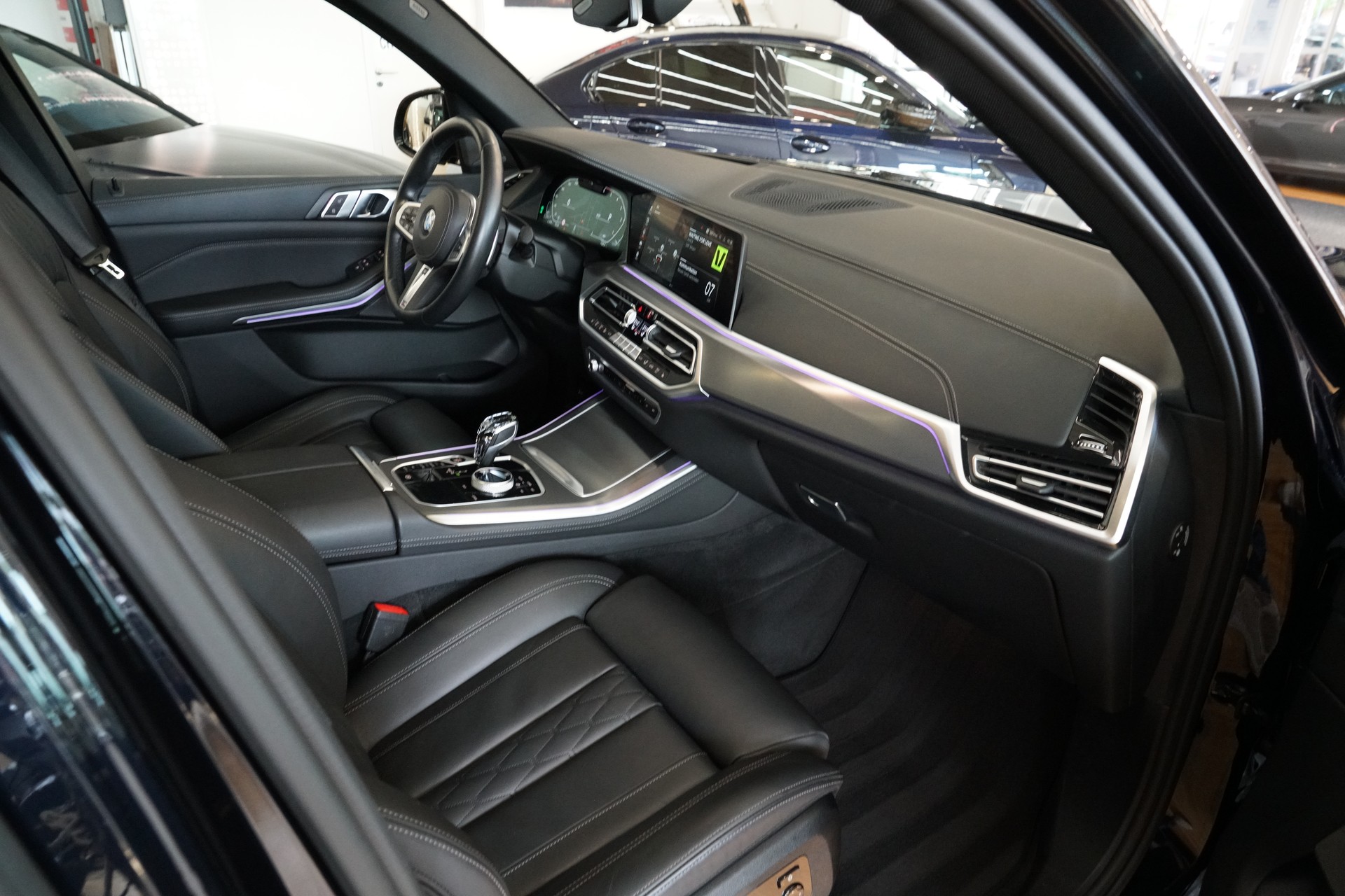 BMW X5 xDrive 48V 40d M Sport Steptronic-image-12