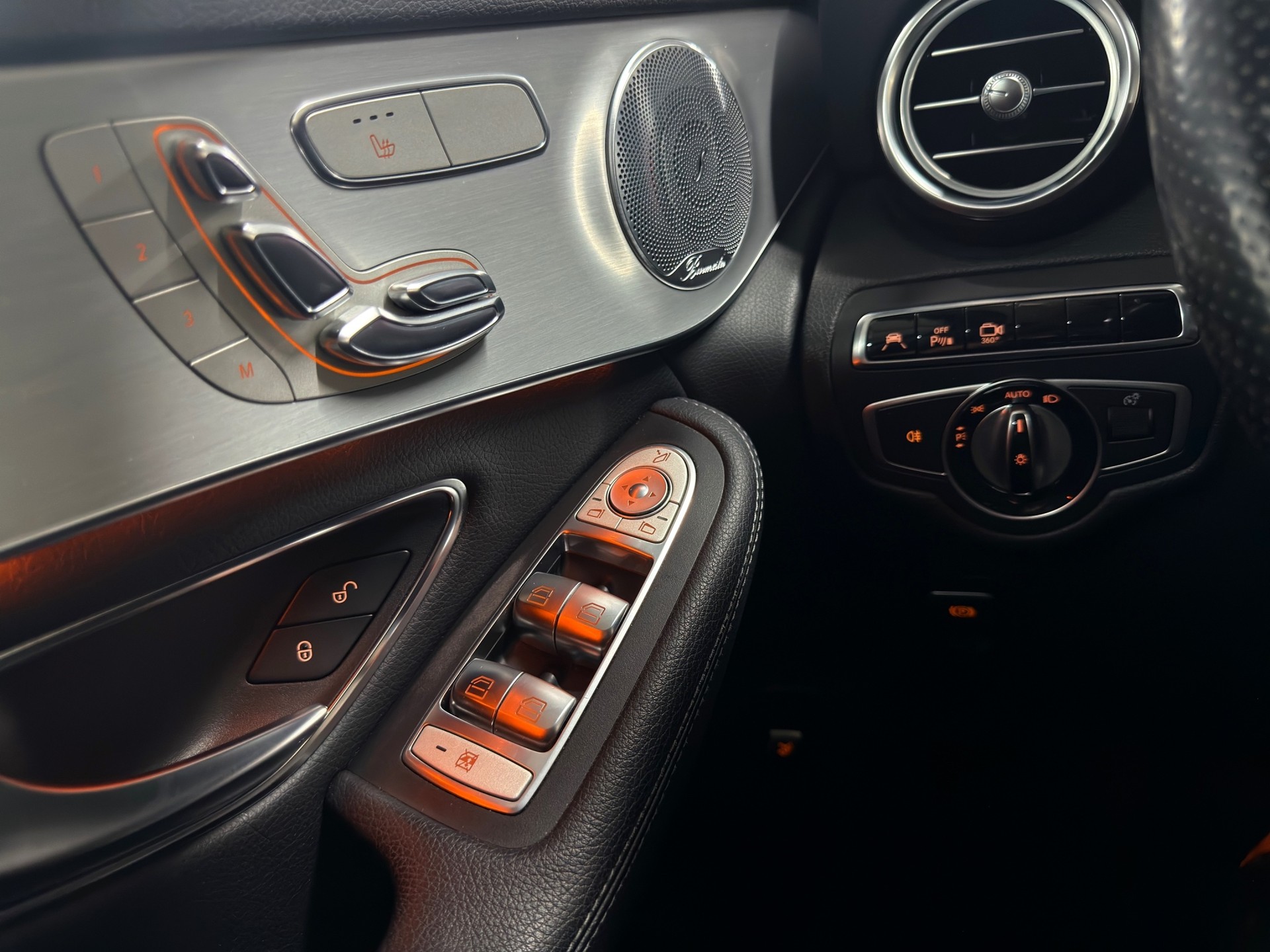 MERCEDES-BENZ GLC 250 4Matic 9G-Tronic-image-24