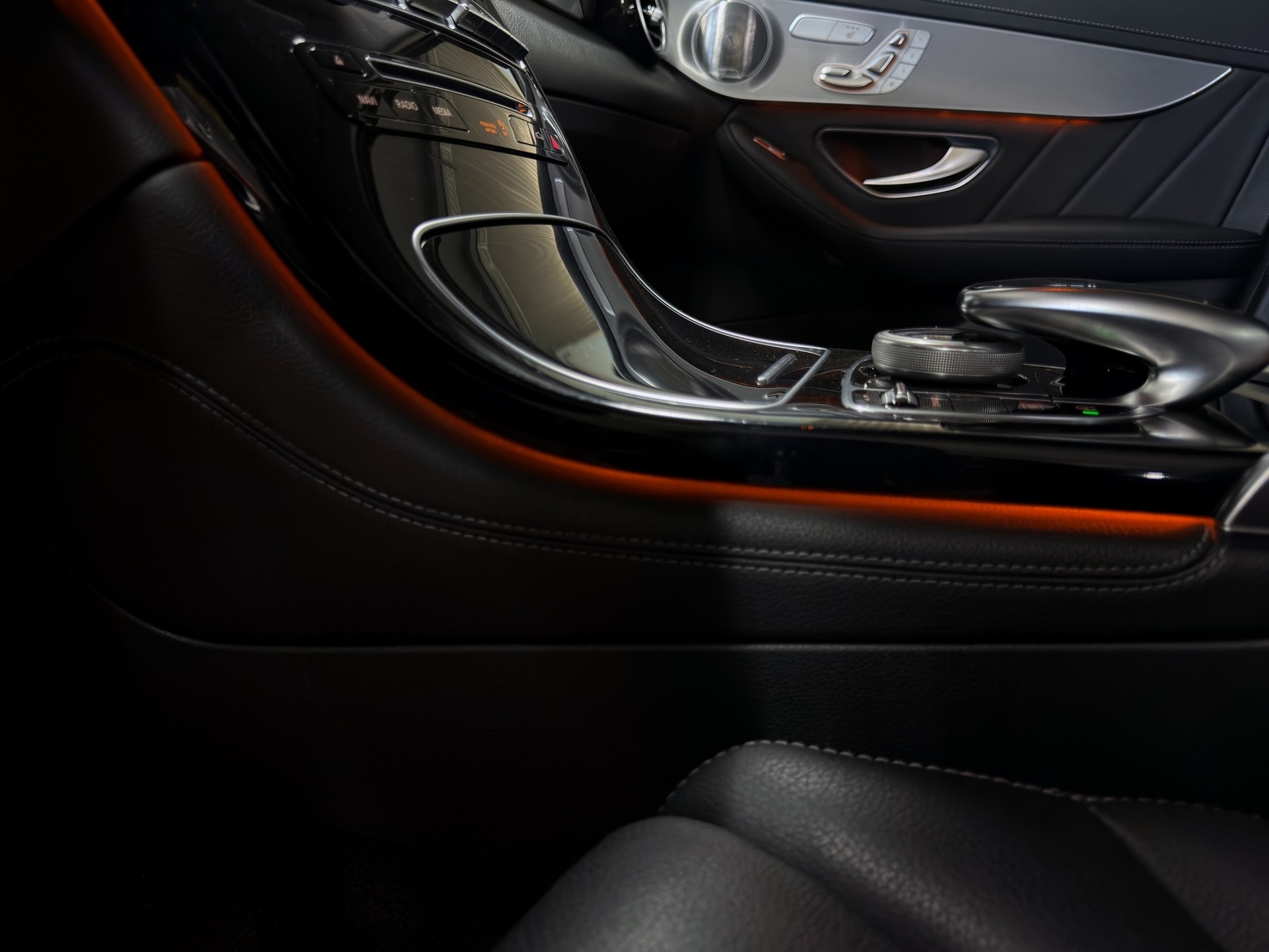 MERCEDES-BENZ GLC 250 4Matic 9G-Tronic-image-25