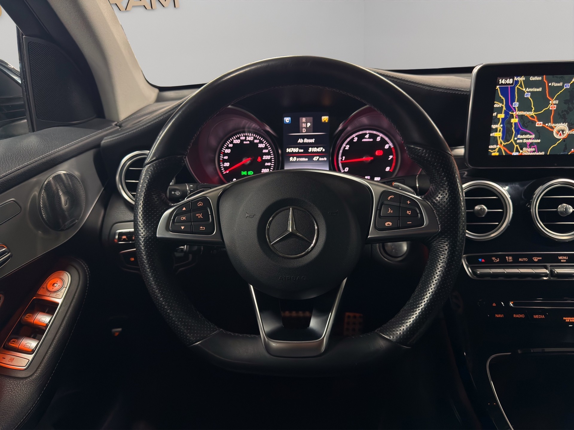 MERCEDES-BENZ GLC 250 4Matic 9G-Tronic-image-21