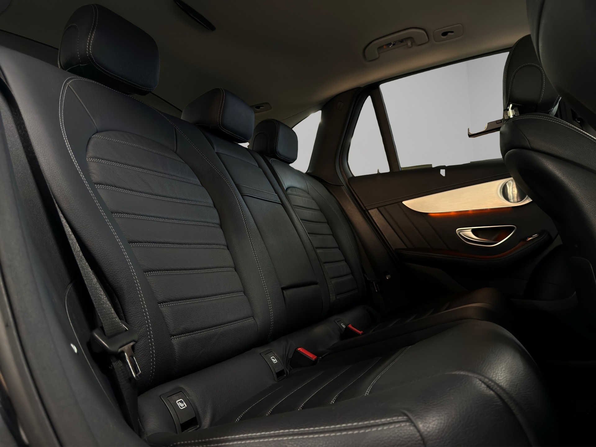 MERCEDES-BENZ GLC 250 4Matic 9G-Tronic-image-16
