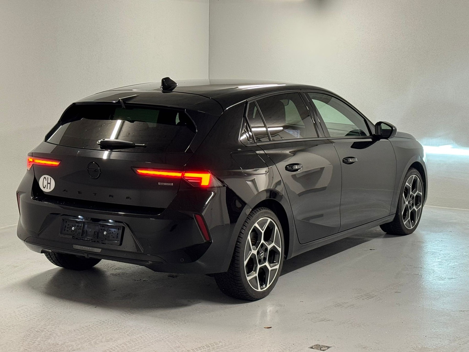 OPEL Astra 1.6 PHEV Turbo Swiss Plus A-image-3