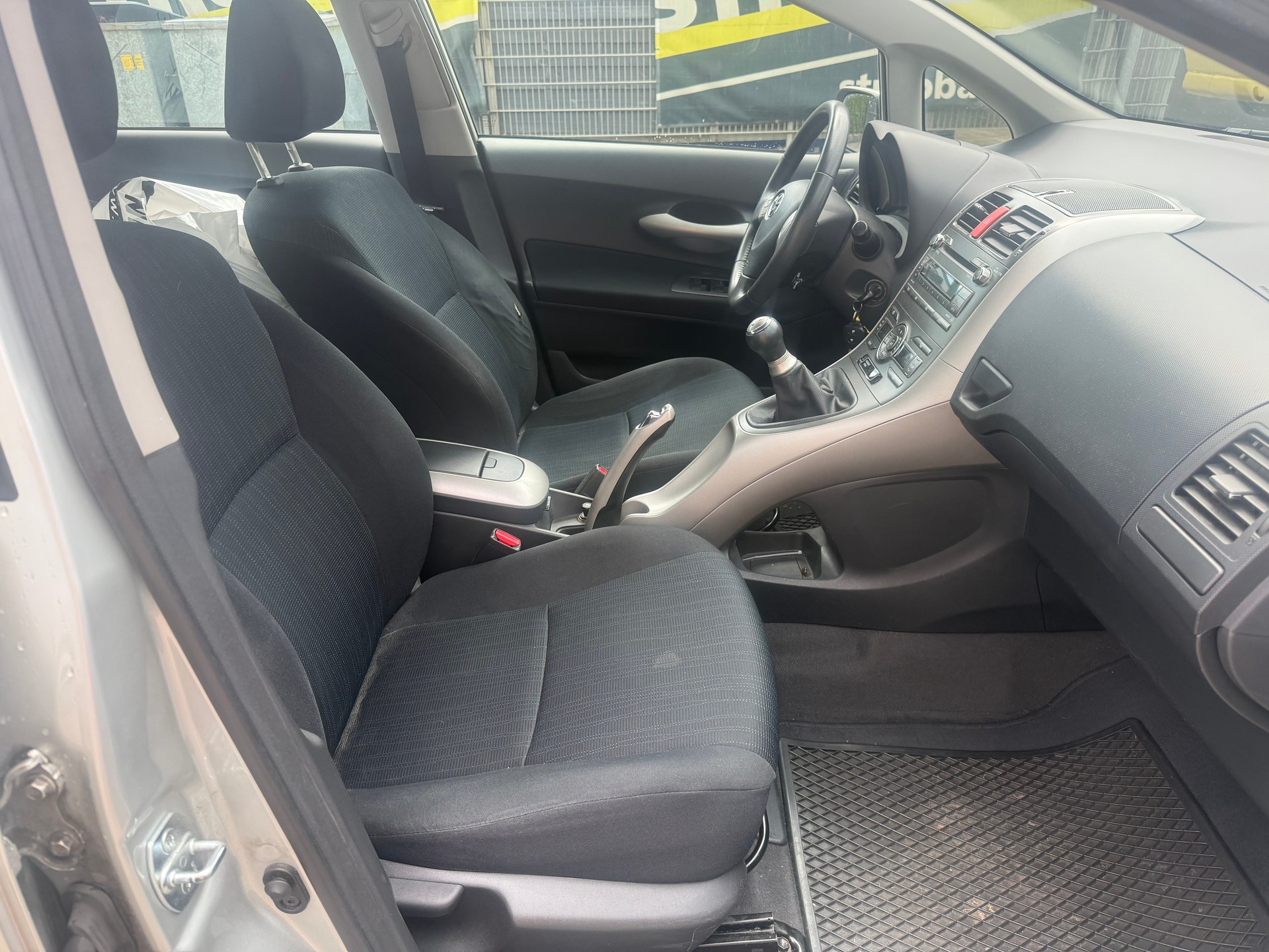 TOYOTA Auris 1.6 Linea Sol-image-9