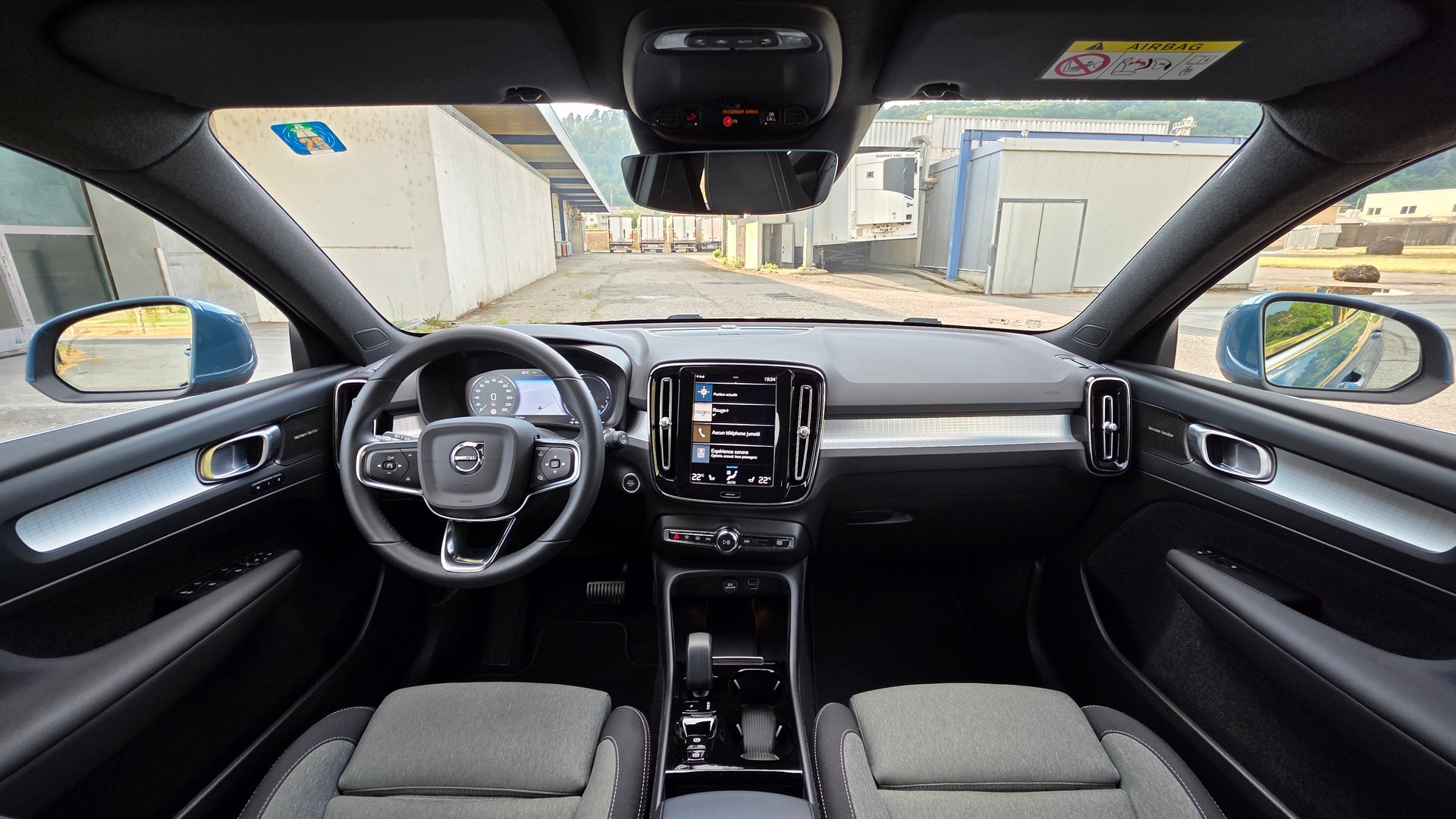 VOLVO XC40 T4 PHEV Plus Bright DCT-image-9