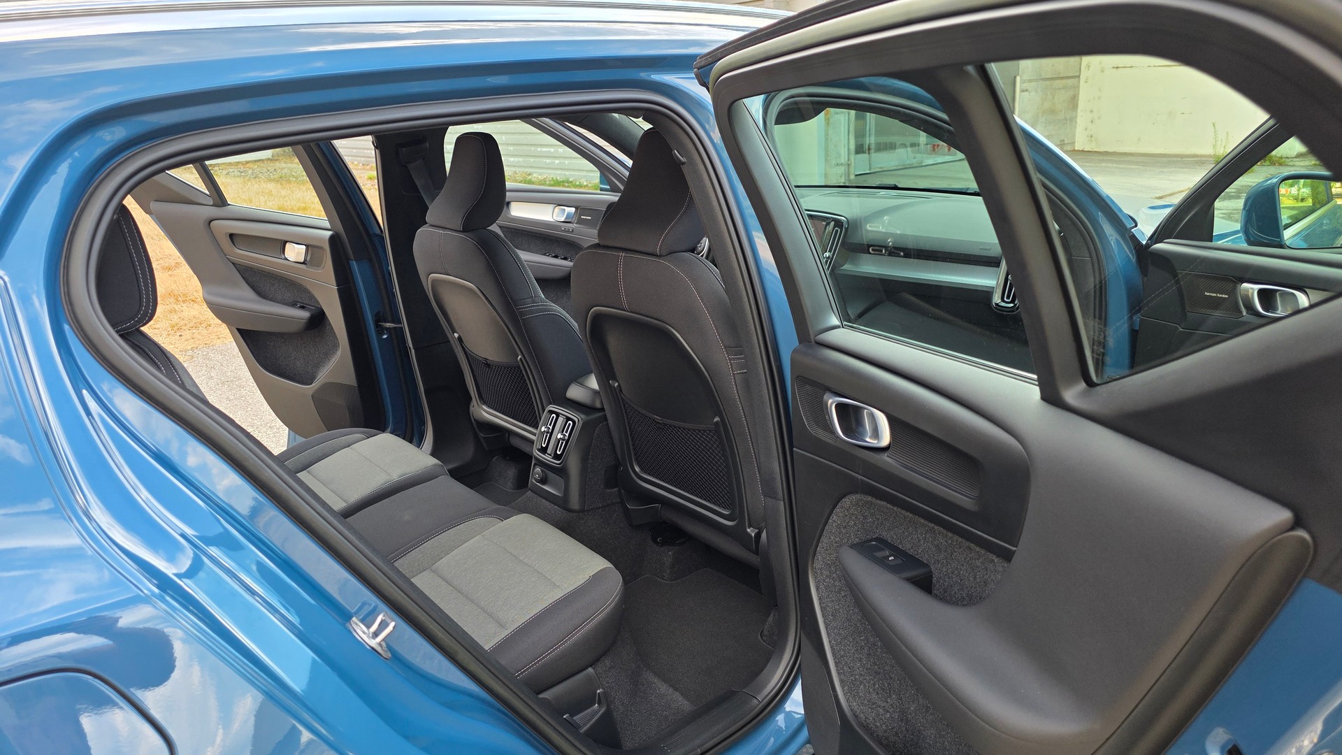 VOLVO XC40 T4 PHEV Plus Bright DCT-image-7