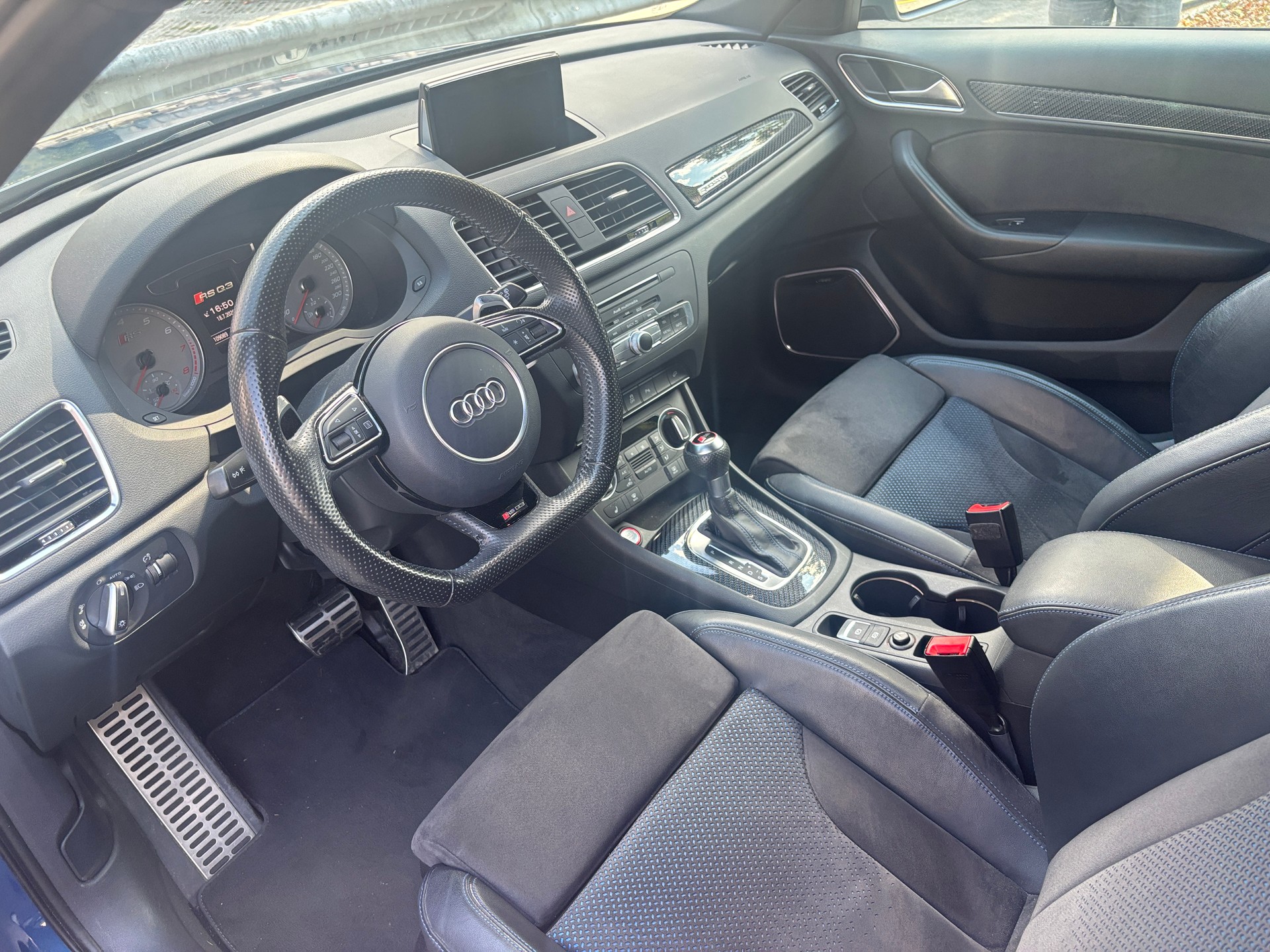 AUDI RS Q3 2.5 TFSI performance quattro S-tronic-image-4