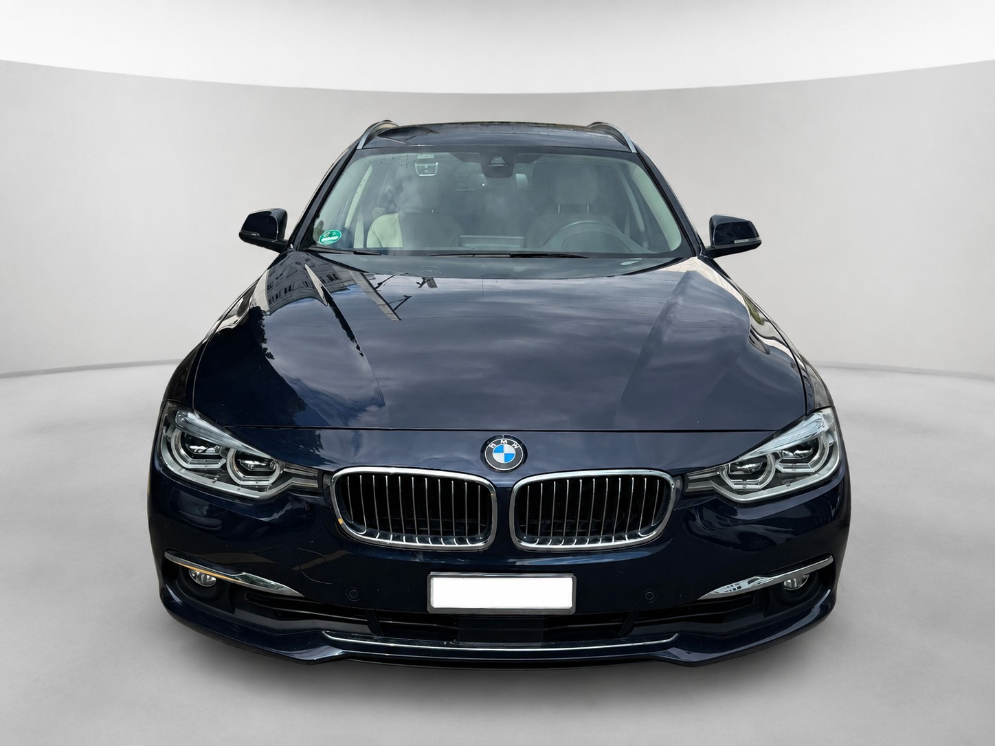 BMW 330i xDrive-image-0