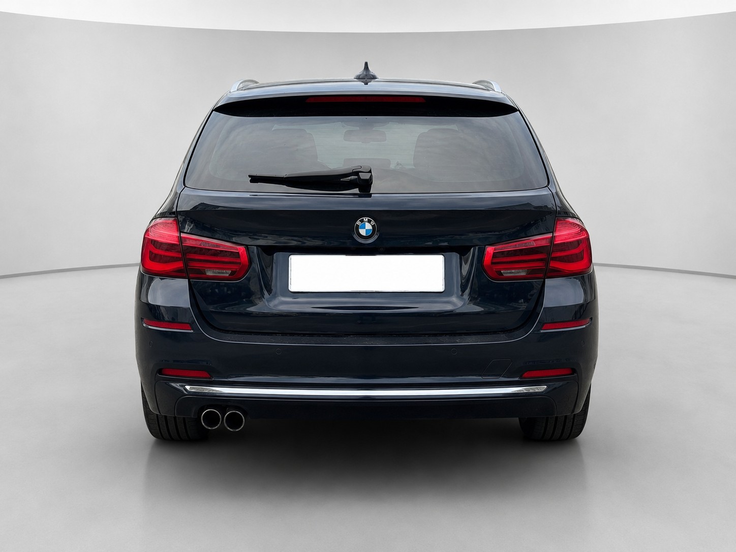 BMW 330i xDrive-image-1