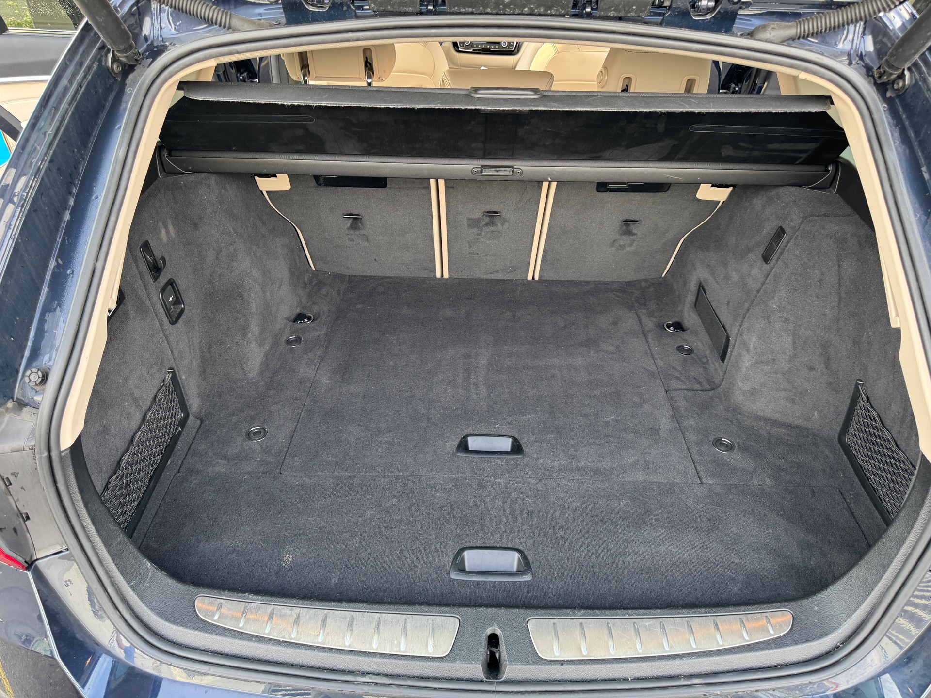 BMW 330i xDrive-image-5