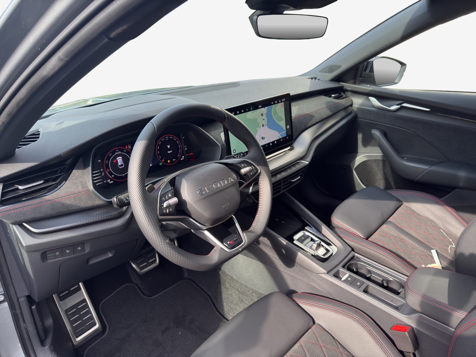 SKODA Octavia Combi 2.0 TSI DSG RS 30 Years Edition-image-7