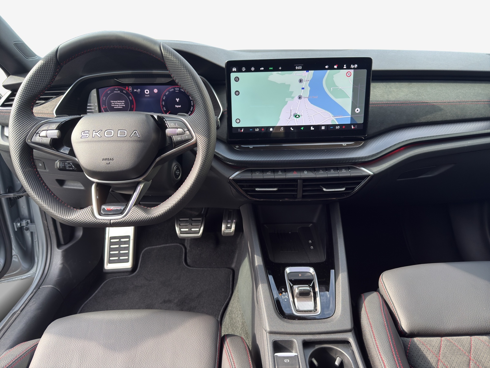 SKODA Octavia Combi 2.0 TSI DSG RS 30 Years Edition-image-8