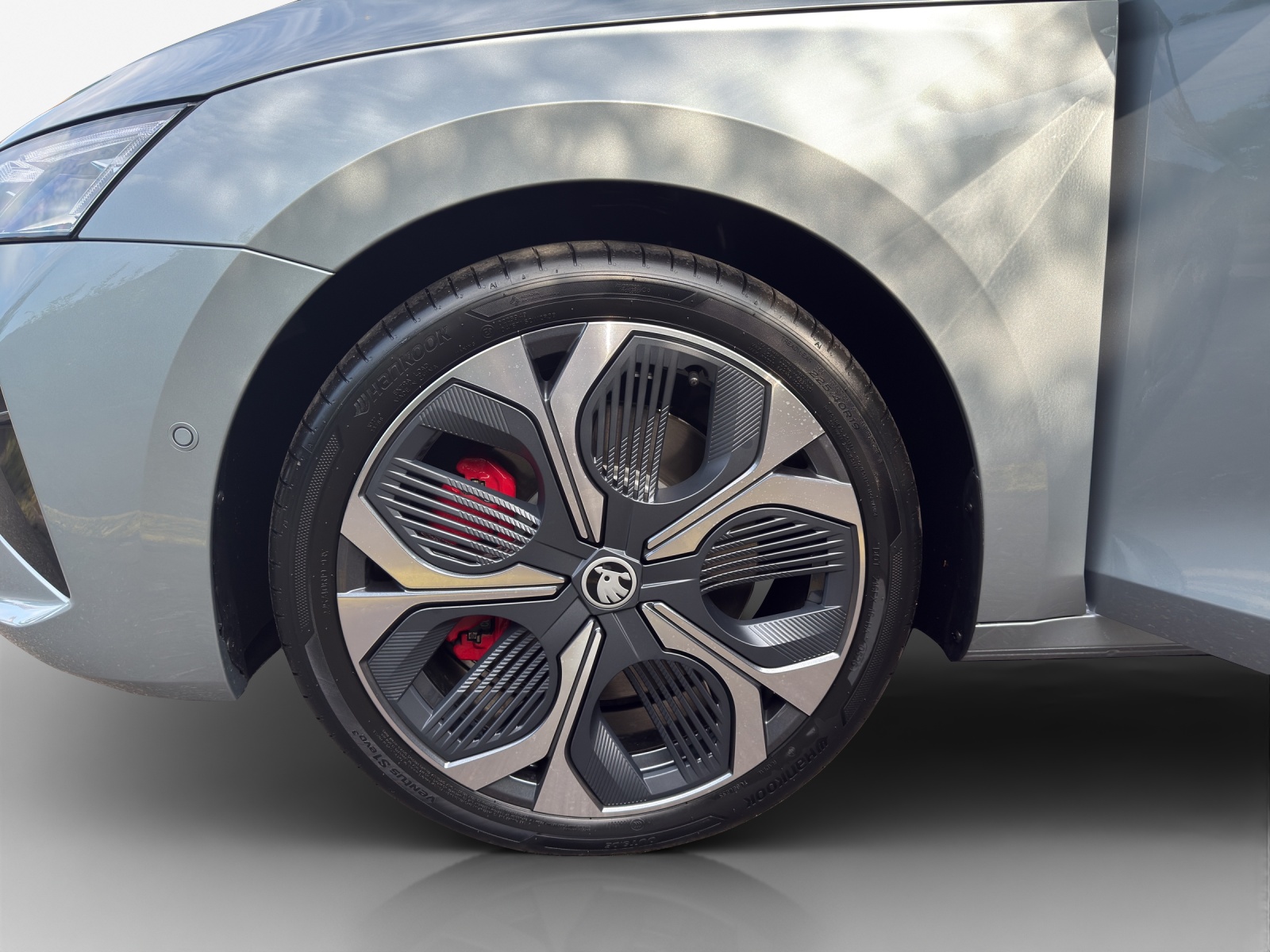 SKODA Octavia Combi 2.0 TSI DSG RS 30 Years Edition-image-11