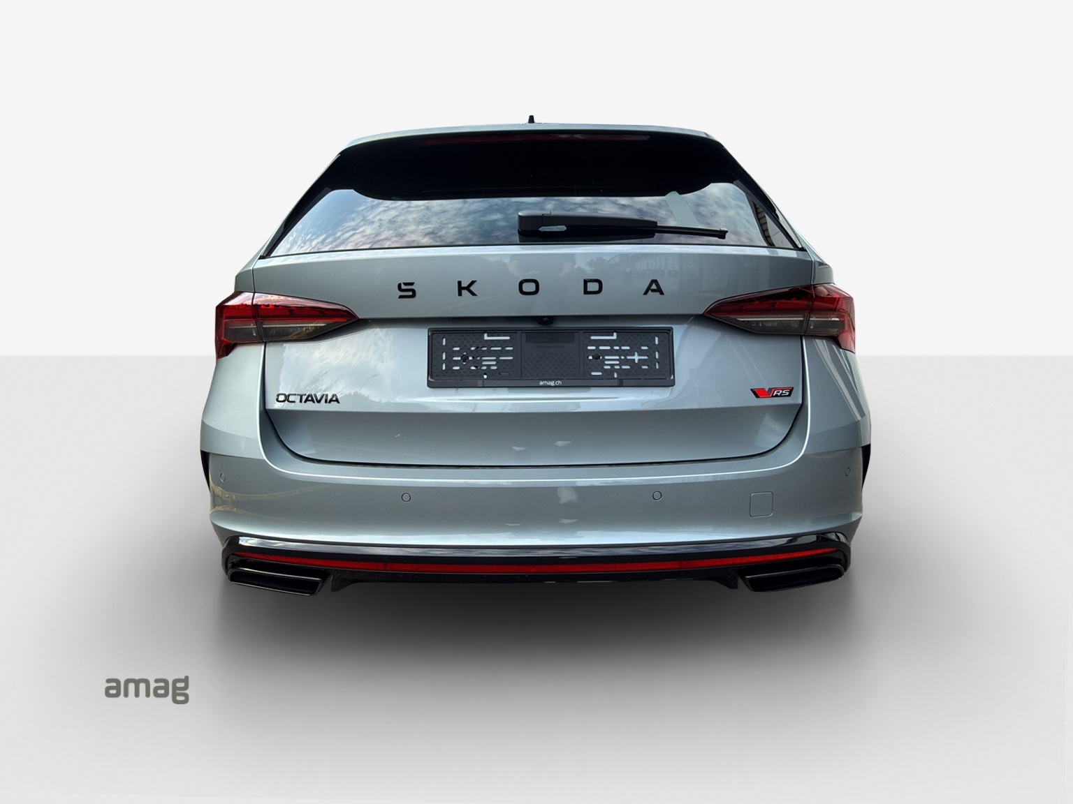 SKODA Octavia Combi 2.0 TSI DSG RS 30 Years Edition-image-3