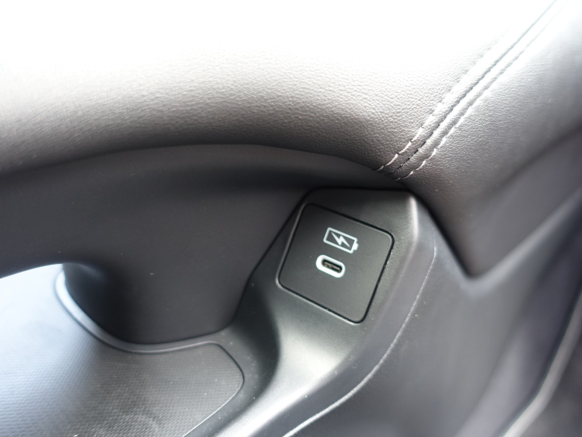 HONDA ZR-V 2.0i MMD Hybrid Advance Automatic-image-17