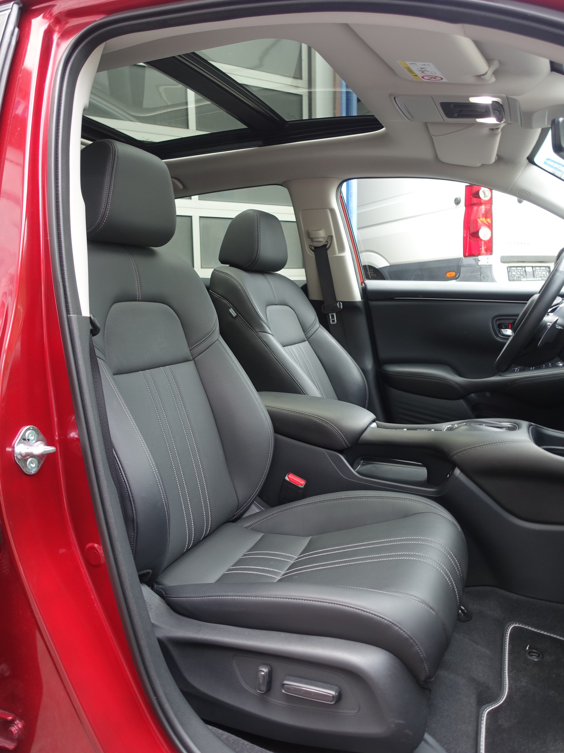 HONDA ZR-V 2.0i MMD Hybrid Advance Automatic-image-9