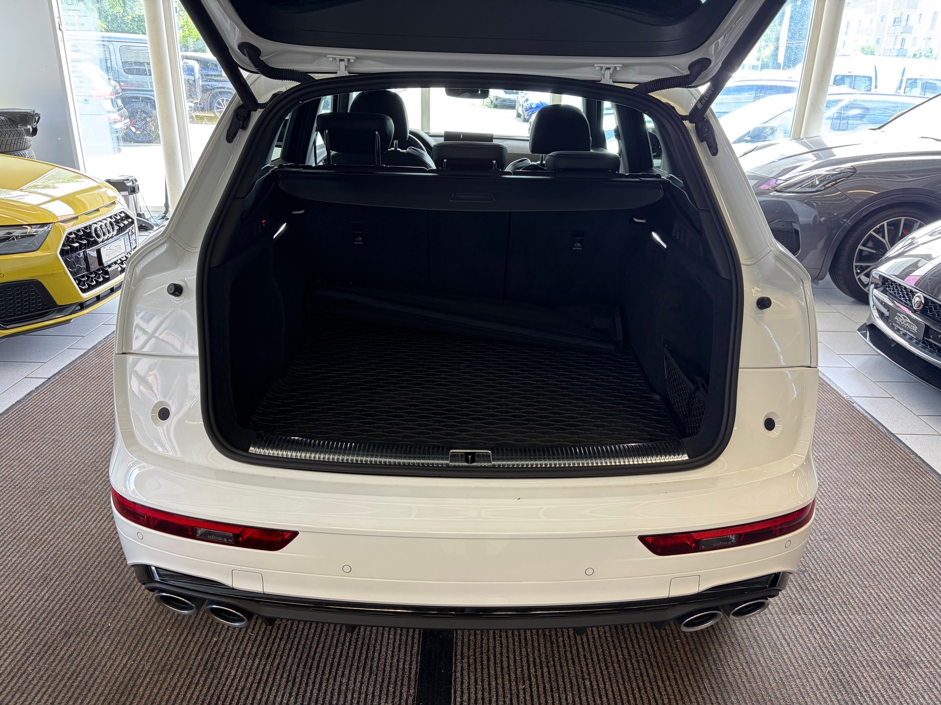 AUDI SQ5 TDI quattro | CH Fzg. | Gratis Service | 21" | Matrix LED | MMI Navi Plus Touch | Head Up | AHK |-image-23