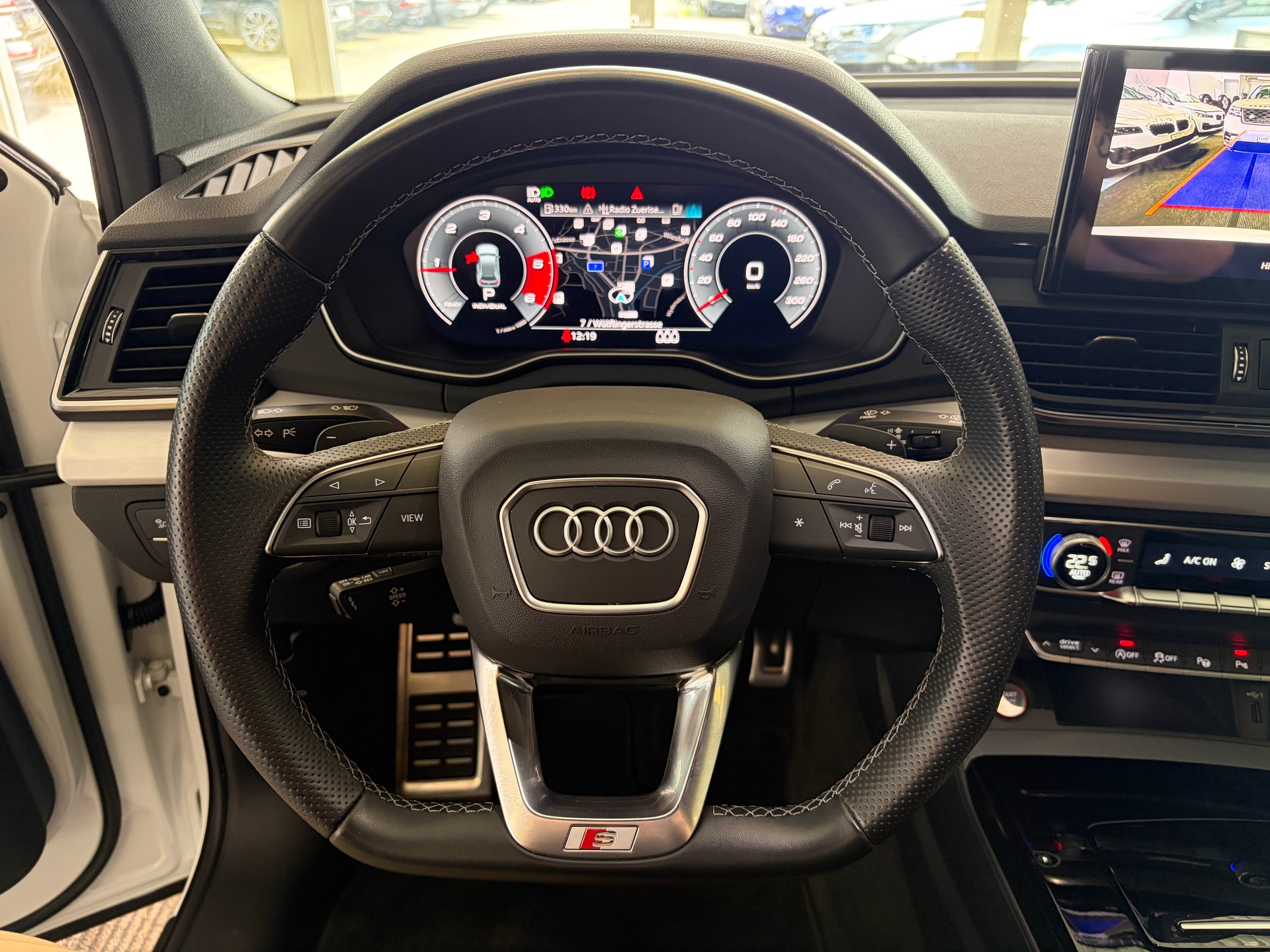 AUDI SQ5 TDI quattro | CH Fzg. | Gratis Service | 21" | Matrix LED | MMI Navi Plus Touch | Head Up | AHK |-image-18