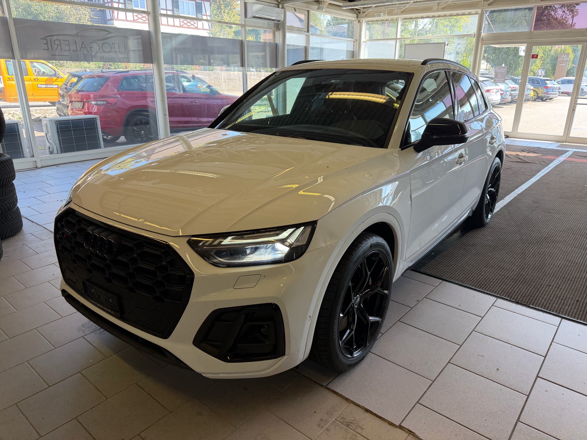AUDI SQ5 TDI quattro | CH Fzg. | Gratis Service | 21" | Matrix LED | MMI Navi Plus Touch | Head Up | AHK | HAGEL |-showroom-element-1